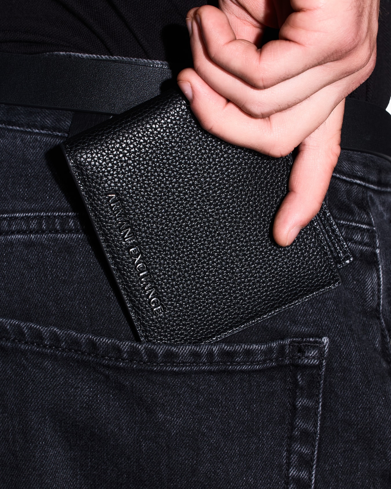 Cartera plegable con acabado texturizado y tarjetero Diapositiva 4