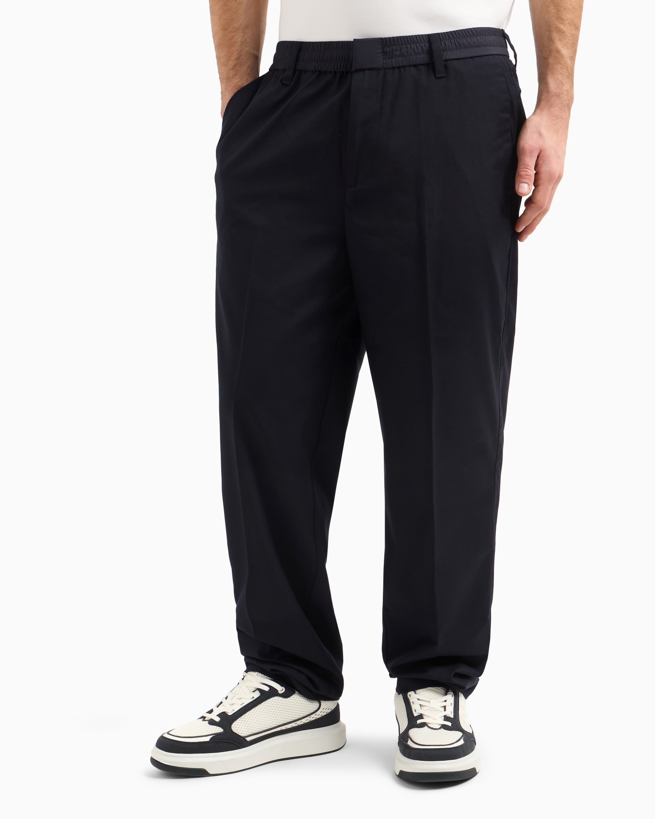 Pantalones de sarga de corte entallado Diapositiva 3