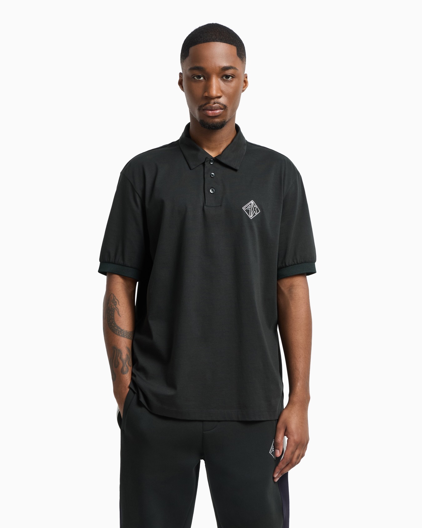 Polo de algodón de corte regular con logotipo Diapositiva 3