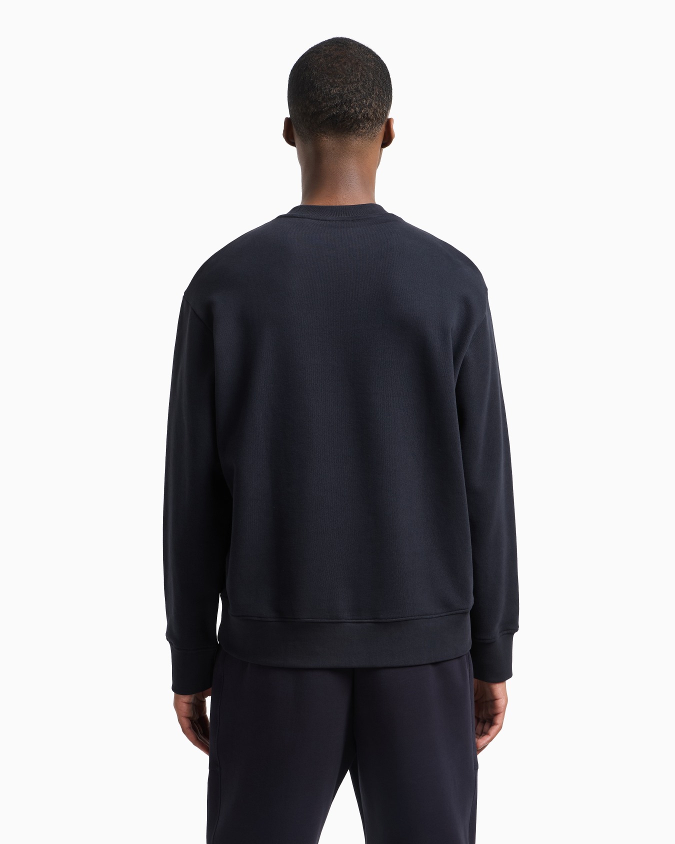 Sudadera de cuello redondo con logo estampado en el pecho. Diapositiva 2