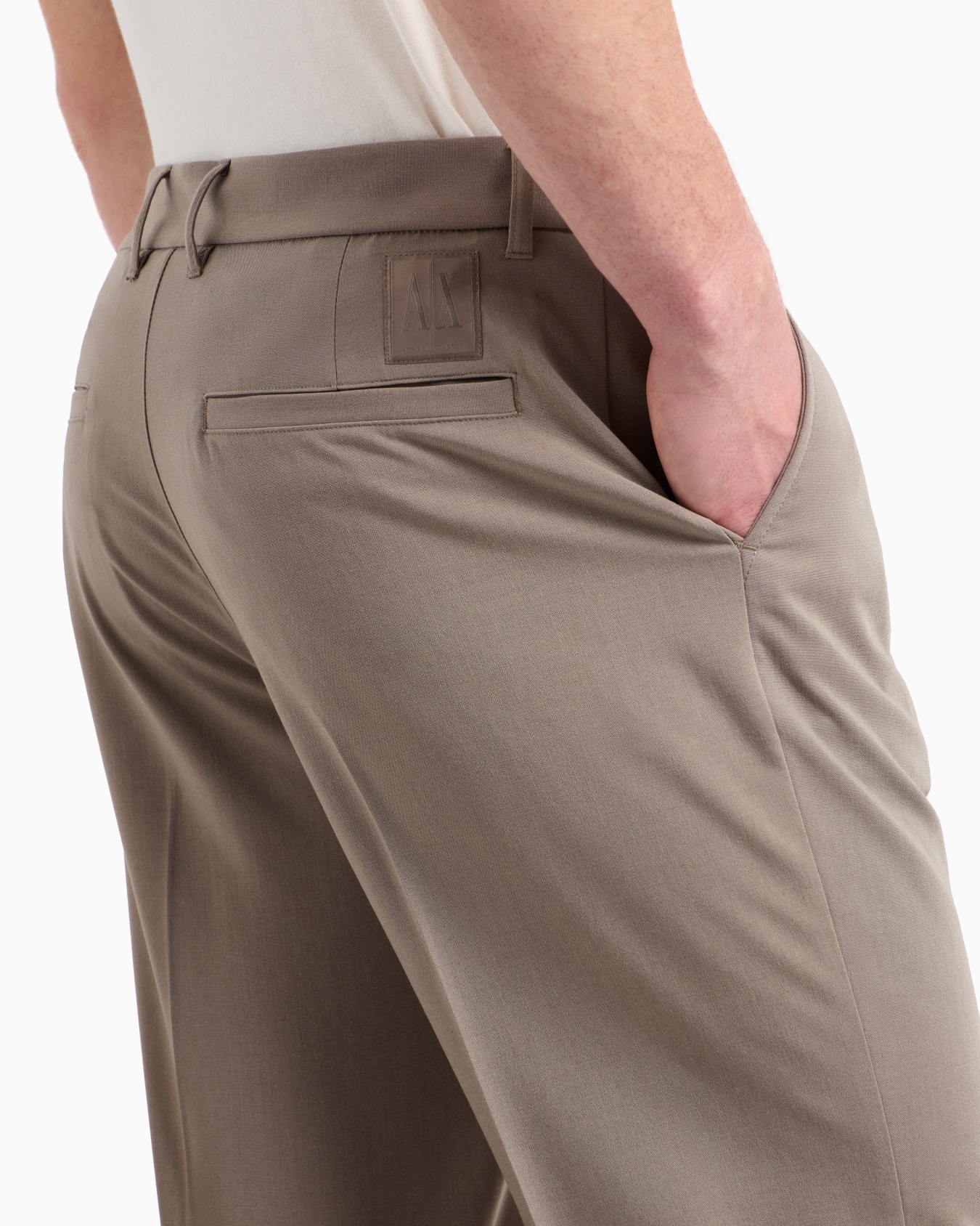 Chino trousers in flowing fabric Slide 4