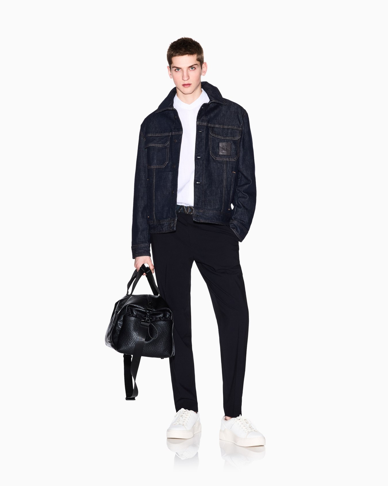 Chino trousers in flowing fabric Diapositiva 1