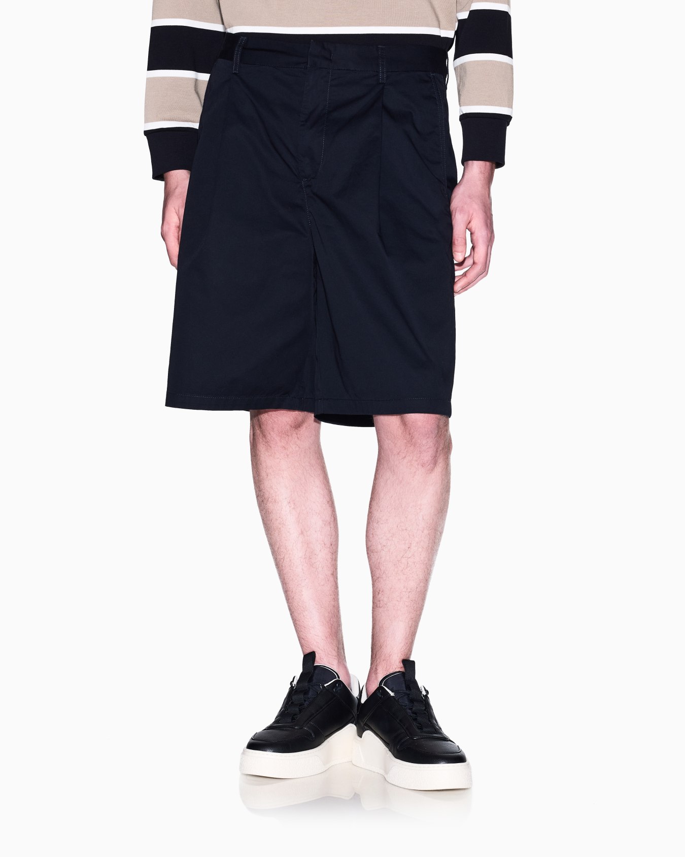 Bermuda shorts with pleats in cotton twill Slide 3