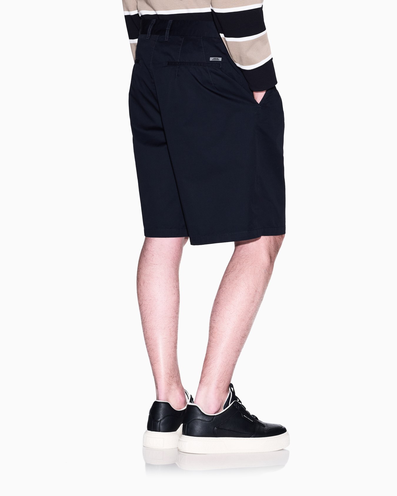 Bermuda shorts with pleats in cotton twill Slide 2