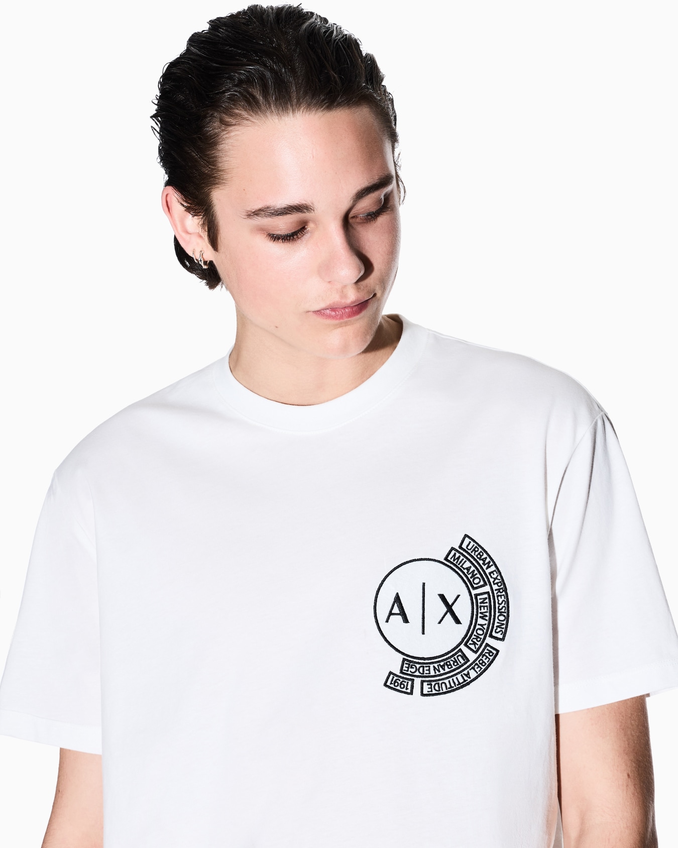 <オンライン限定>AXロゴ 半袖クルーネックTシャツ スライドする 4