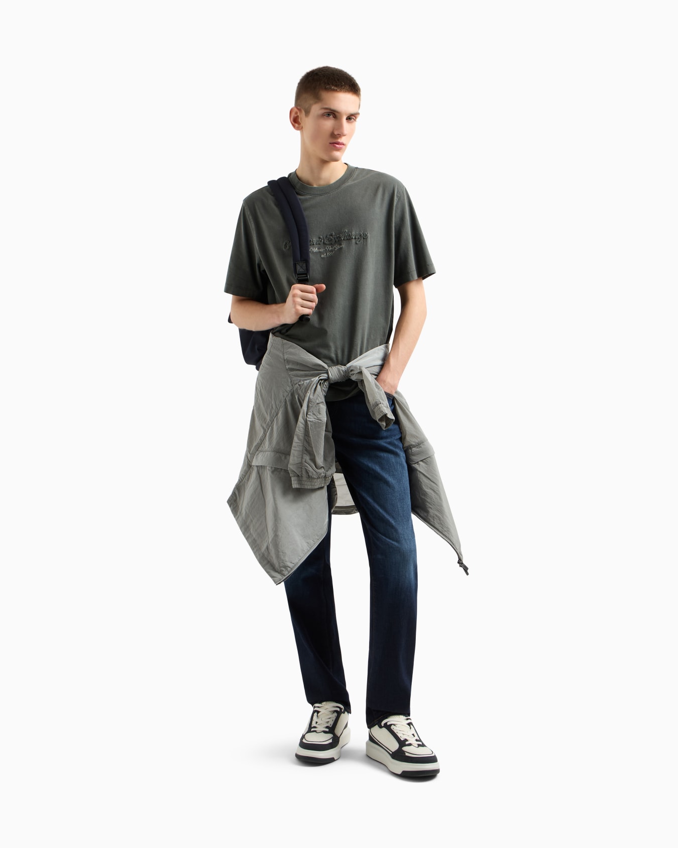 Regular fit T-shirt in used cotton Slide 1