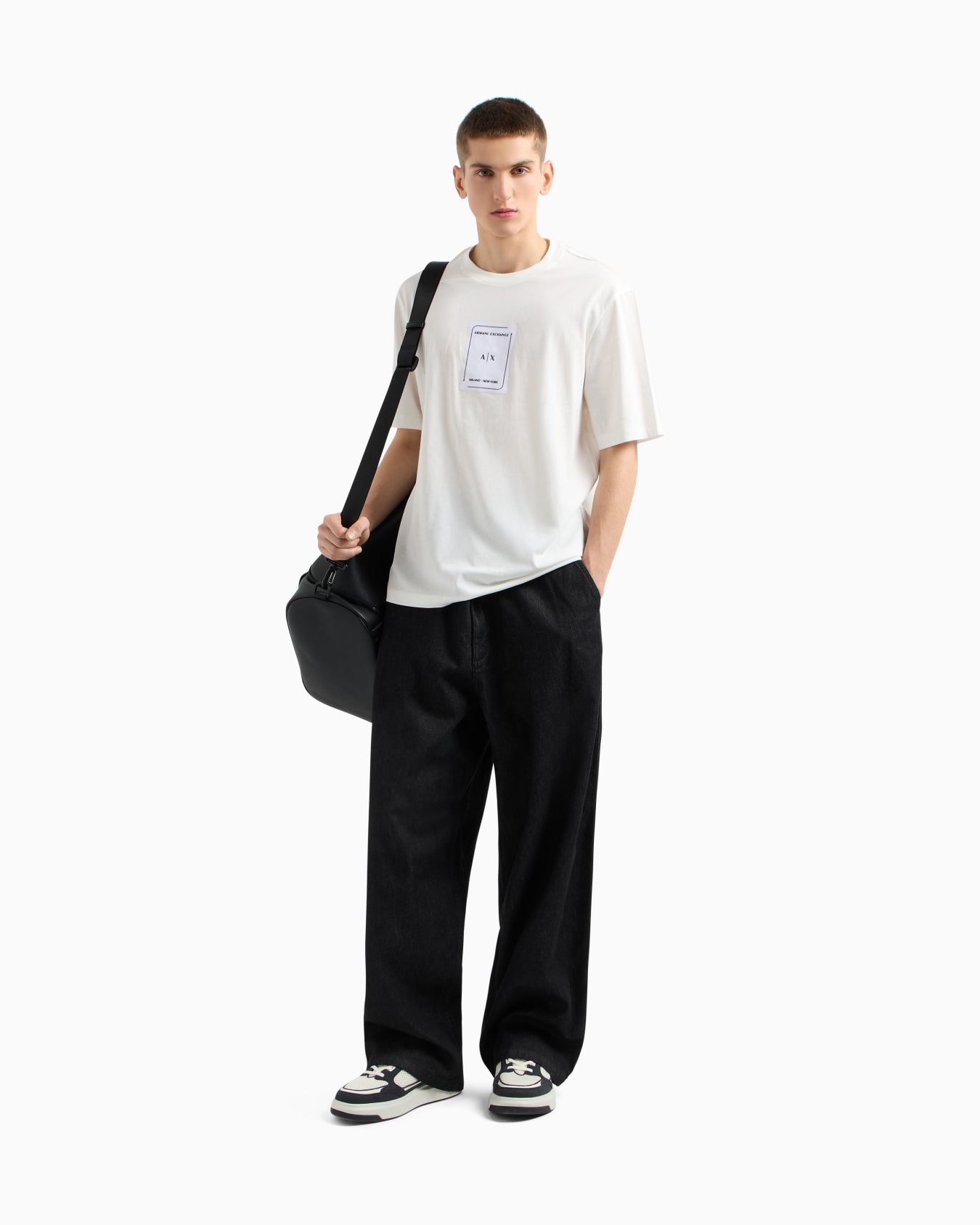  Regular fit T-shirt with logo Slide 1
