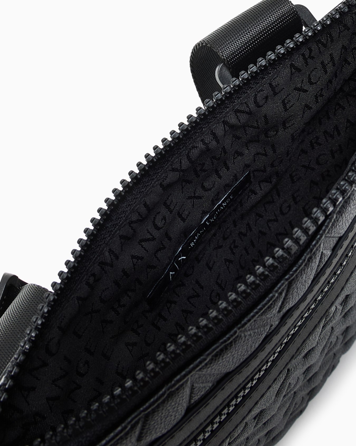 Borsa a tracolla in ecopelle con texture logo Slide 3