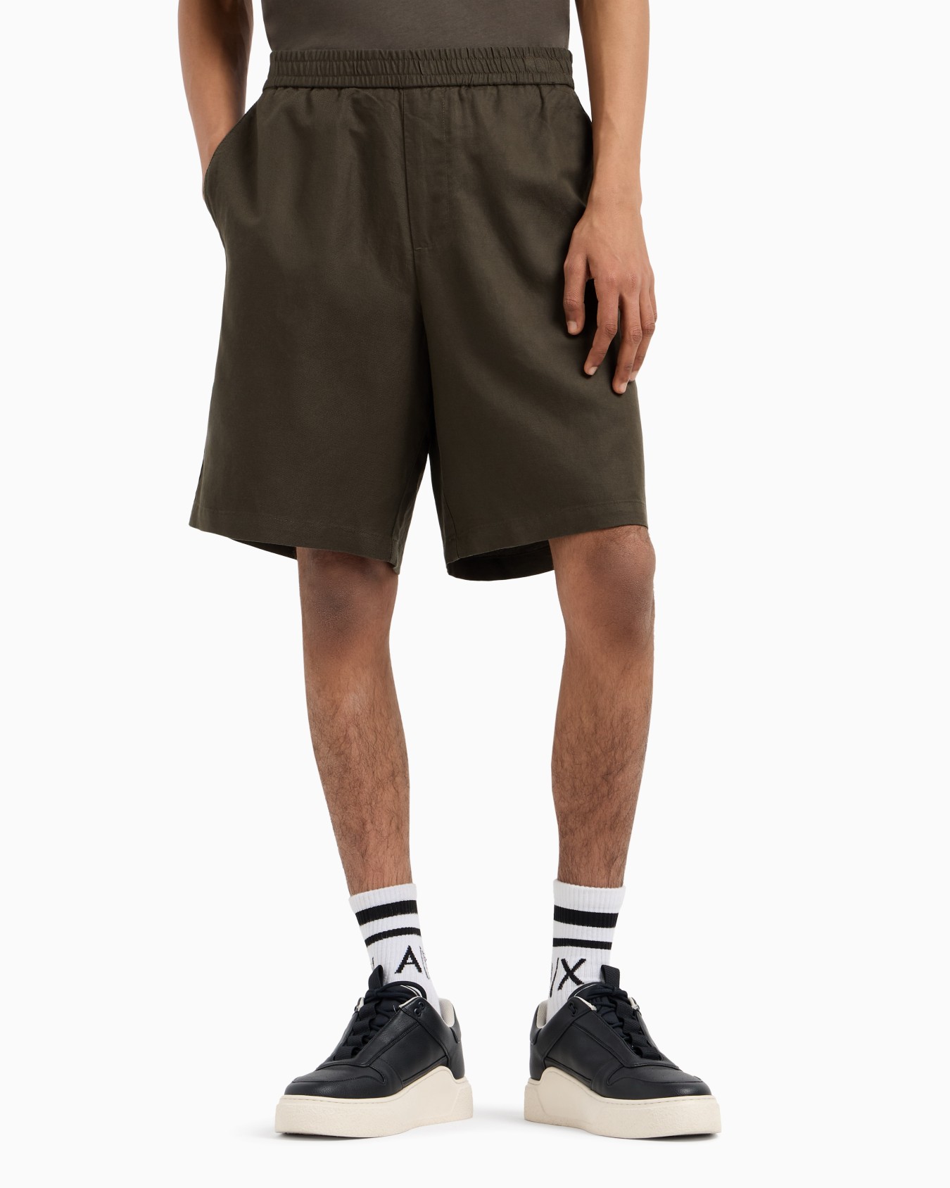 Linen and lyocell chino trousers Slide 3