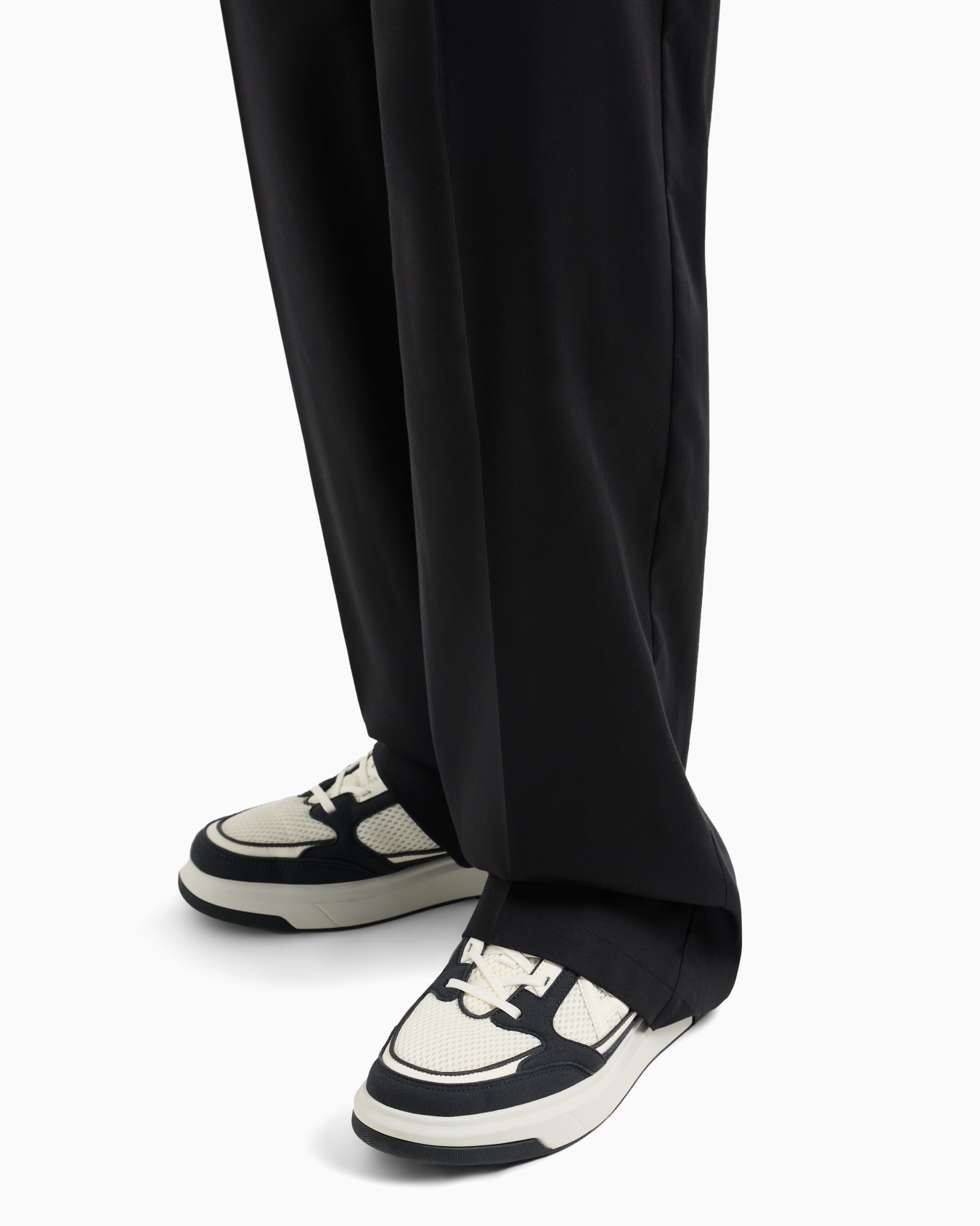 Camouflage lyocell trousers Slide 4