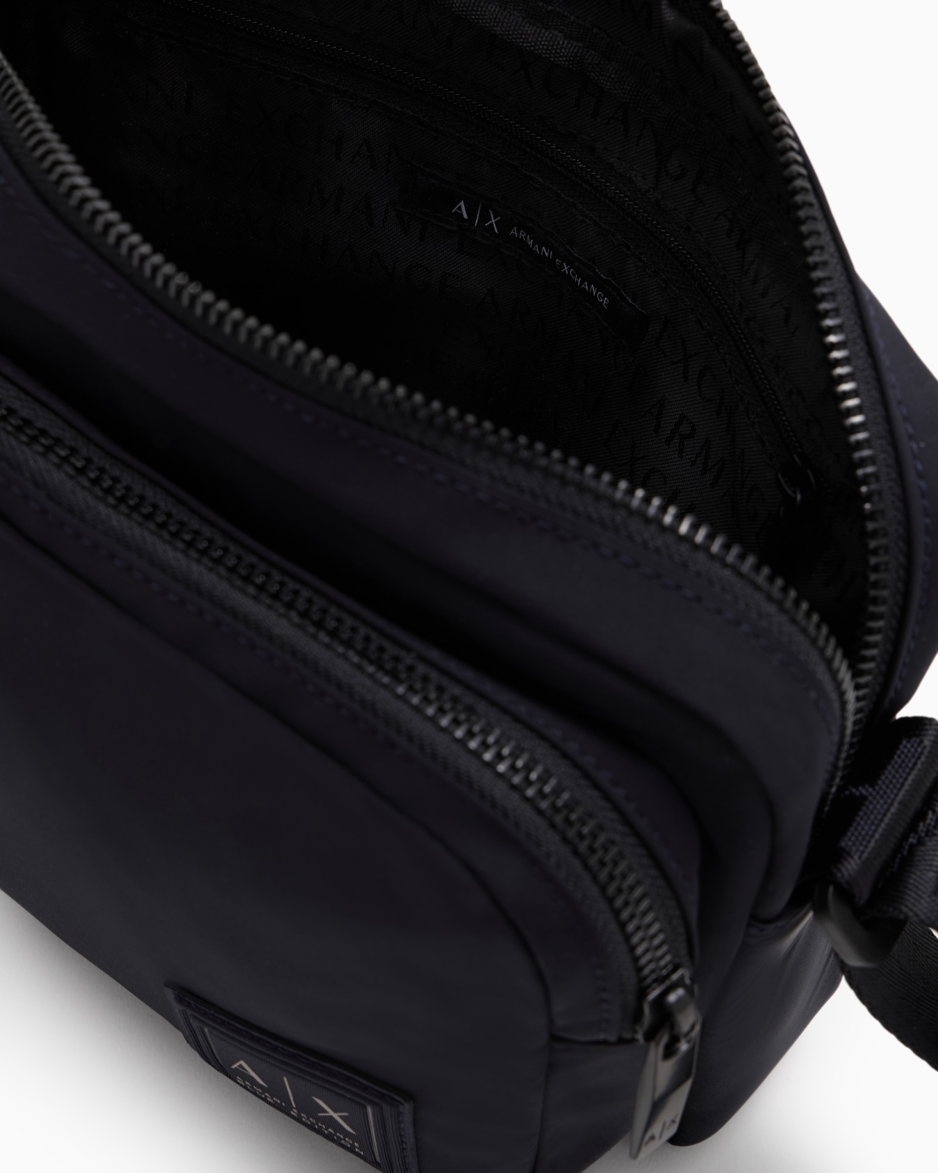 Shoulder bag with external pocket Slide 3