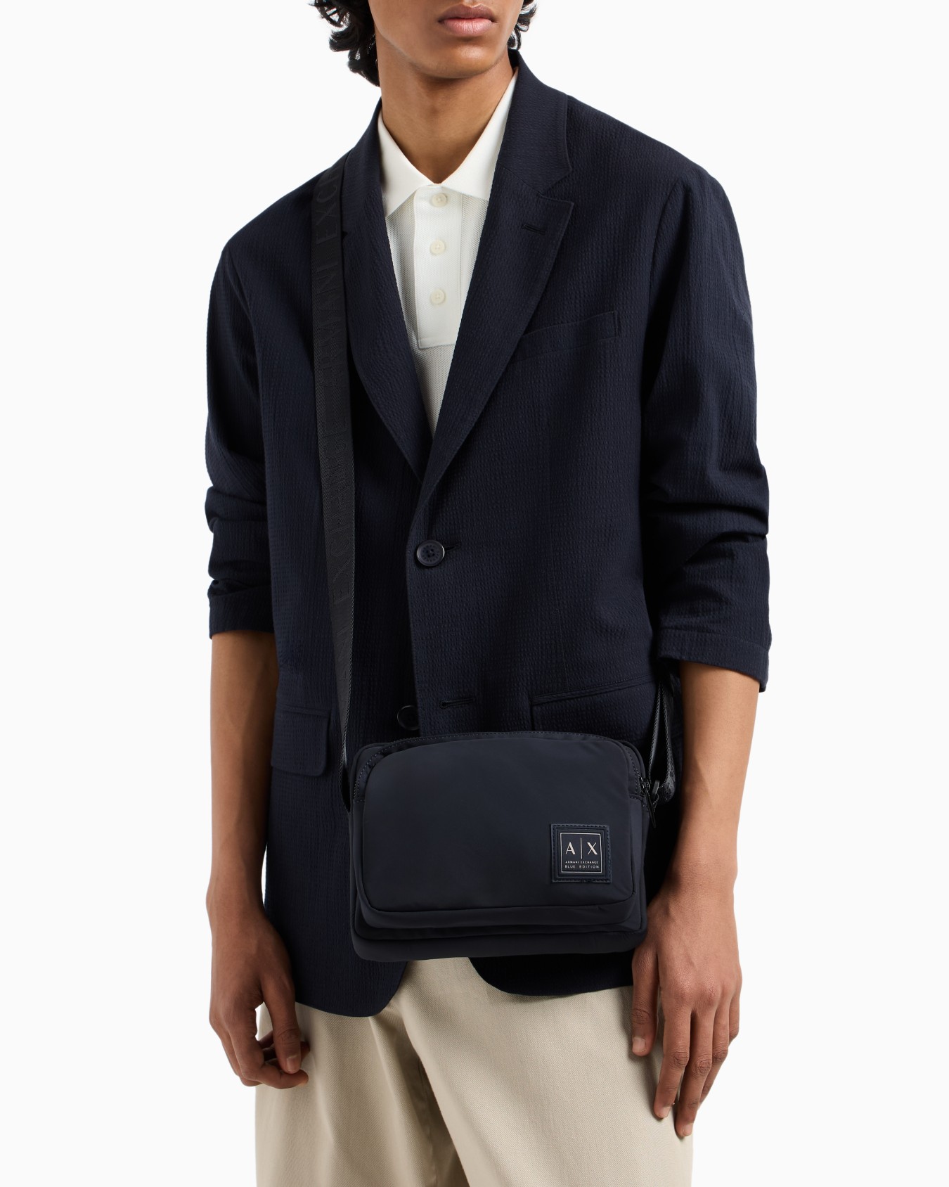 Shoulder bag with external pocket Slide 5