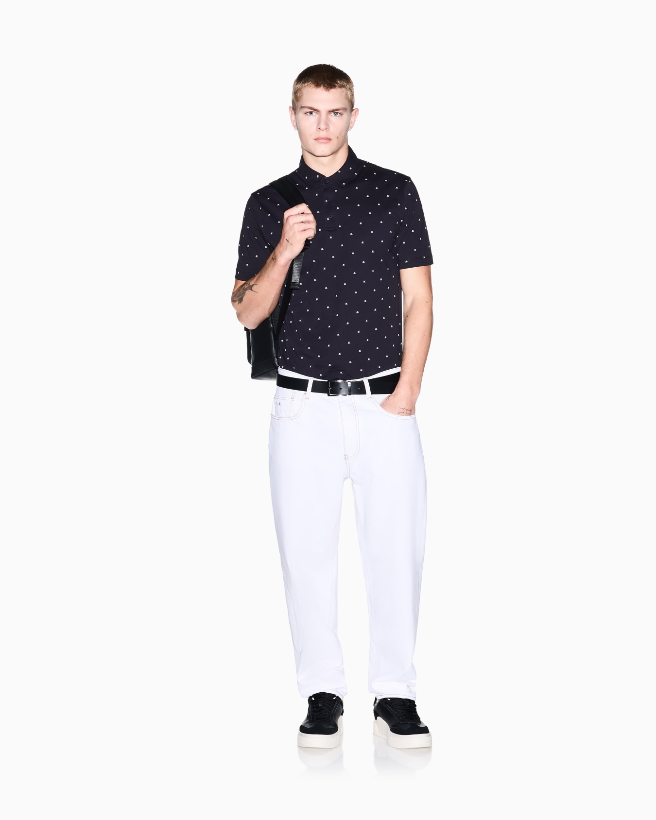 Polo con stampa logo all-over Slide 1