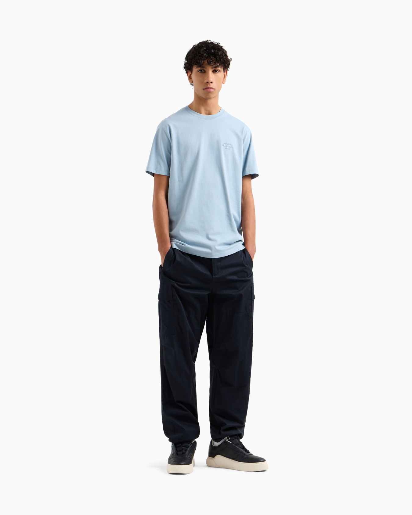Regular fit basic t-shirt Slide 1