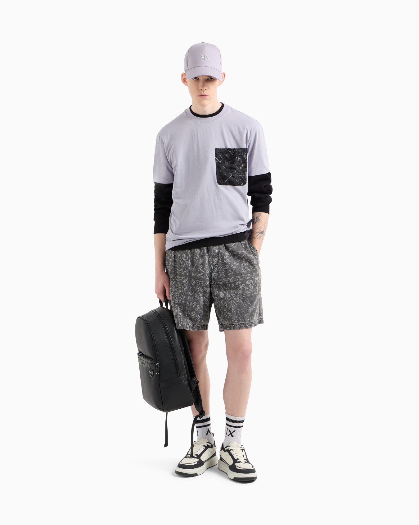 Regular fit T-shirt with patterned pocket Slide 1