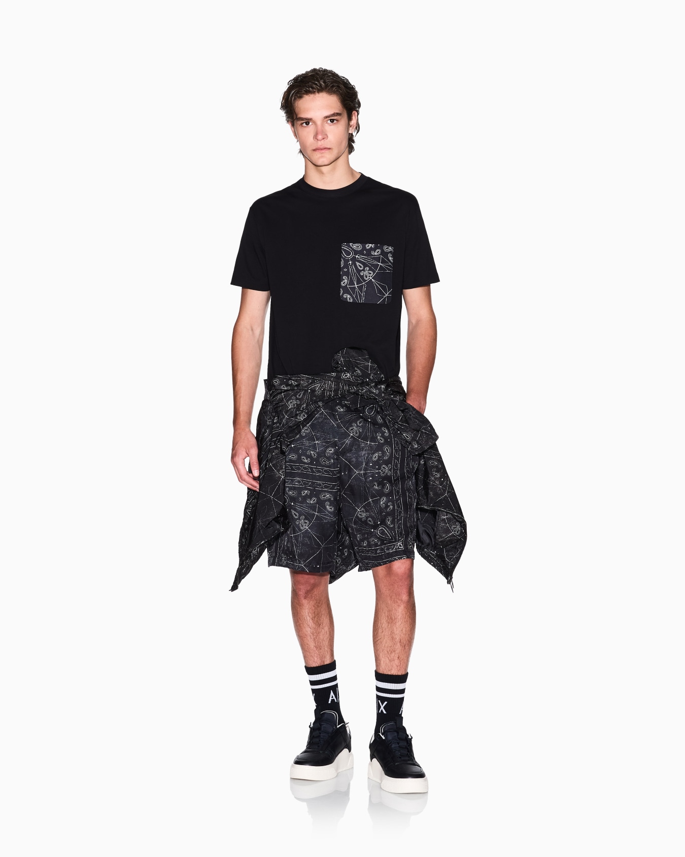 Regular fit T-shirt with patterned pocket Slide 1