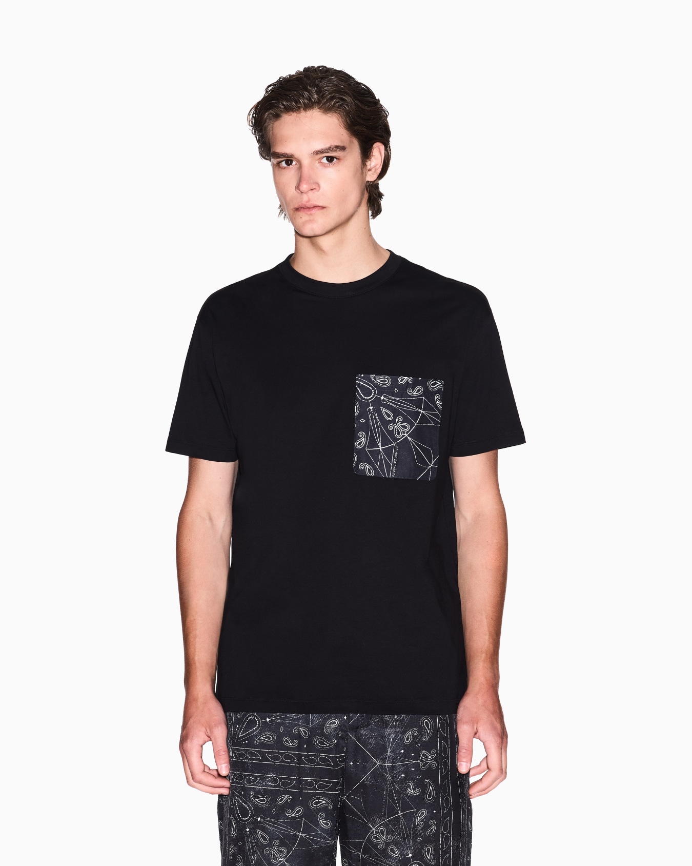 Regular fit T-shirt with patterned pocket Slide 3
