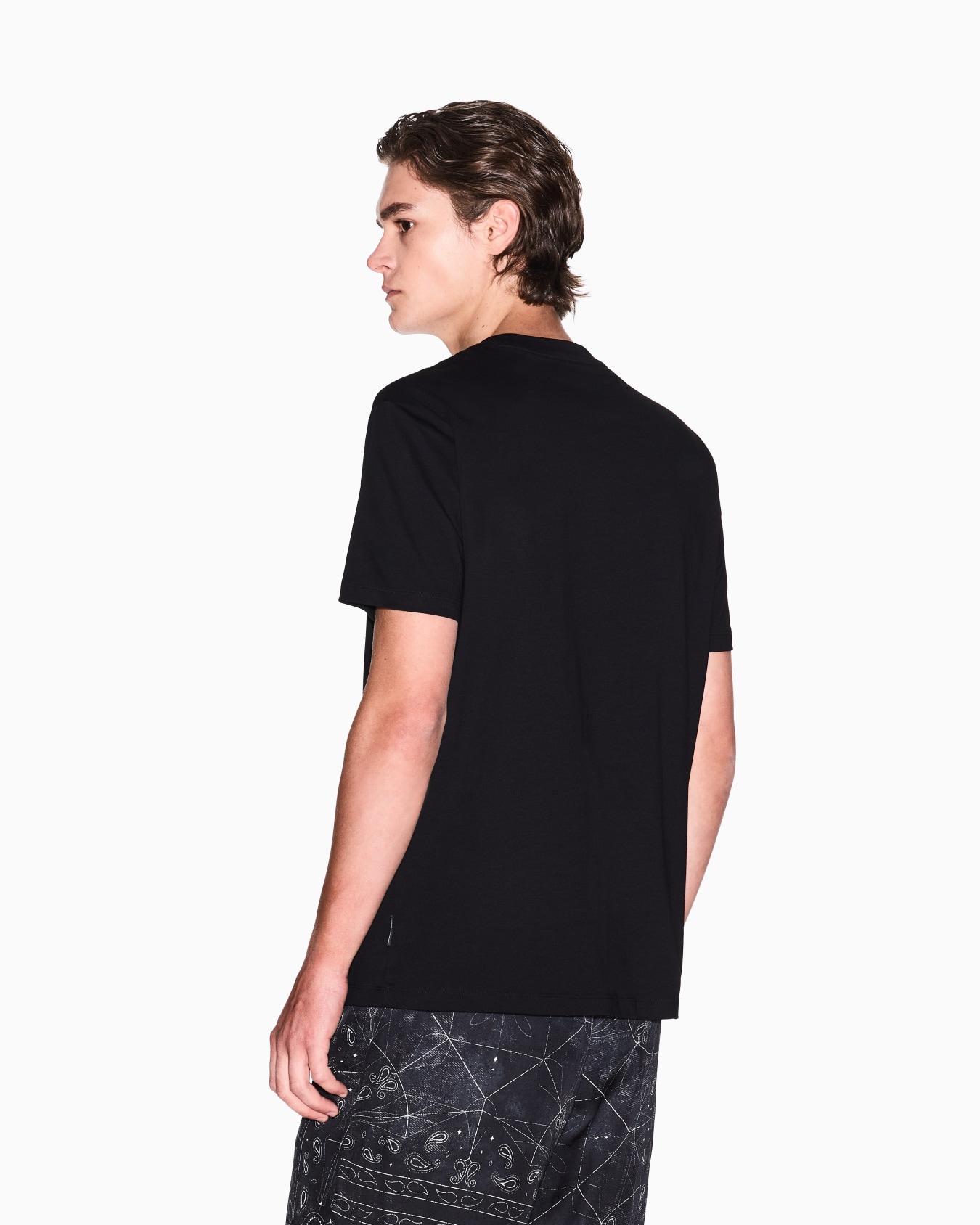 Regular fit T-shirt with patterned pocket Slide 2