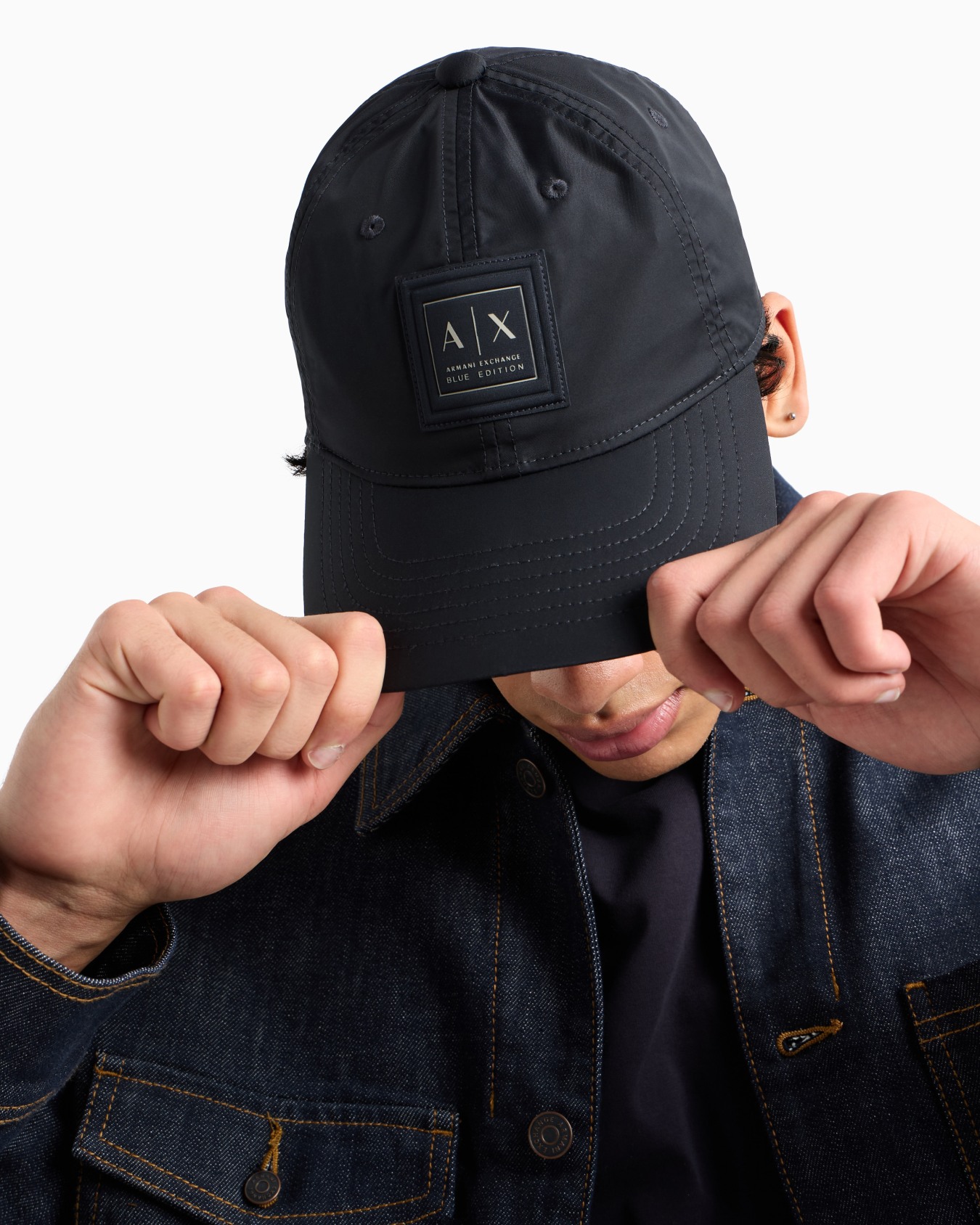 Cap with visor and logo Slide 2