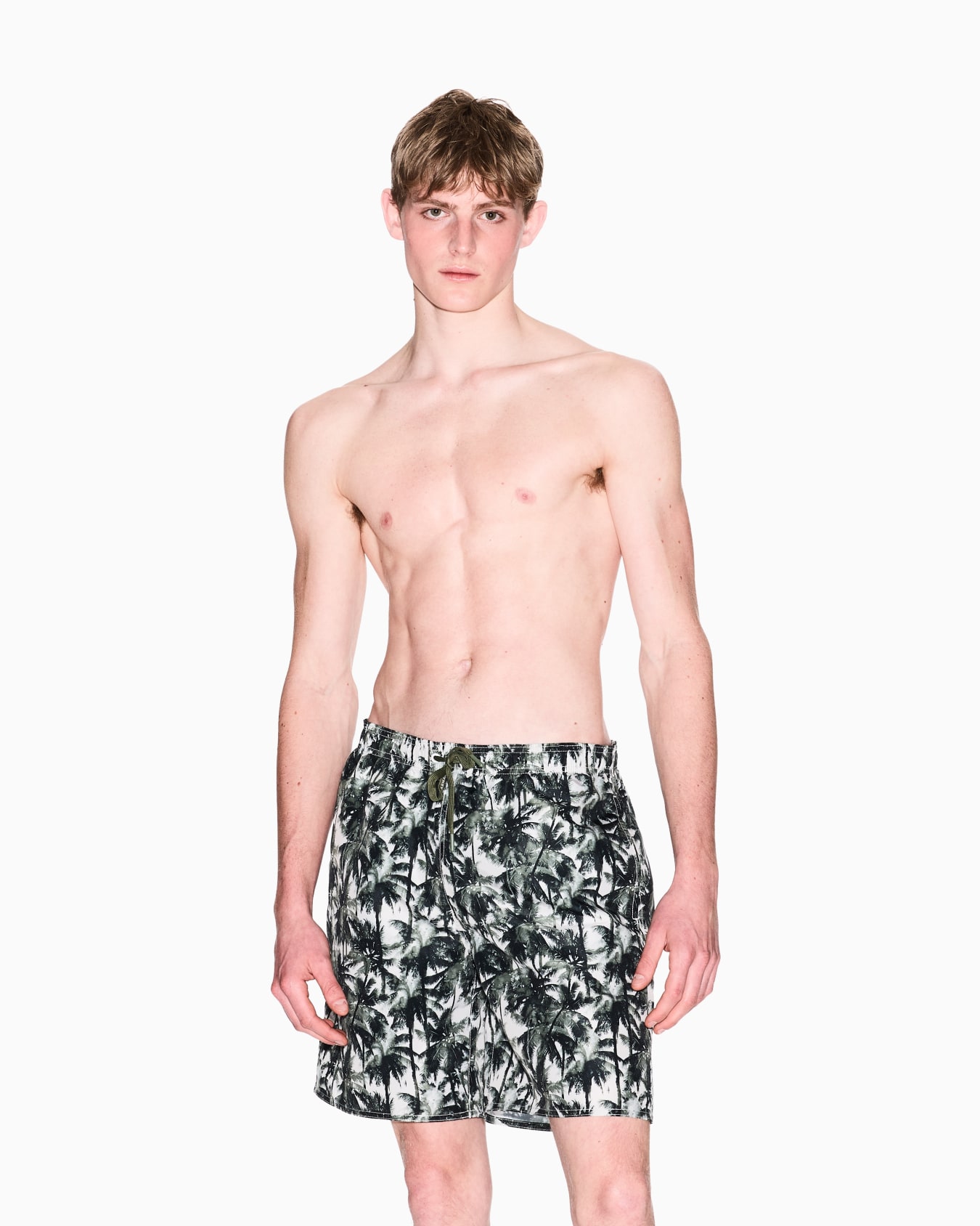 Patterned boxer costume Slide 1