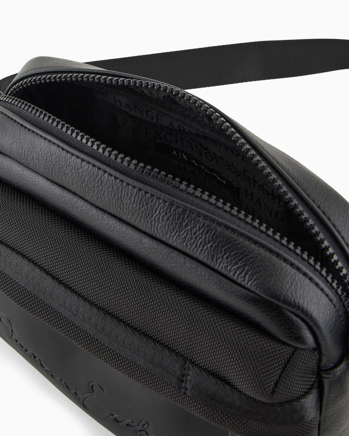 Shoulder bag with external pocket Slide 3
