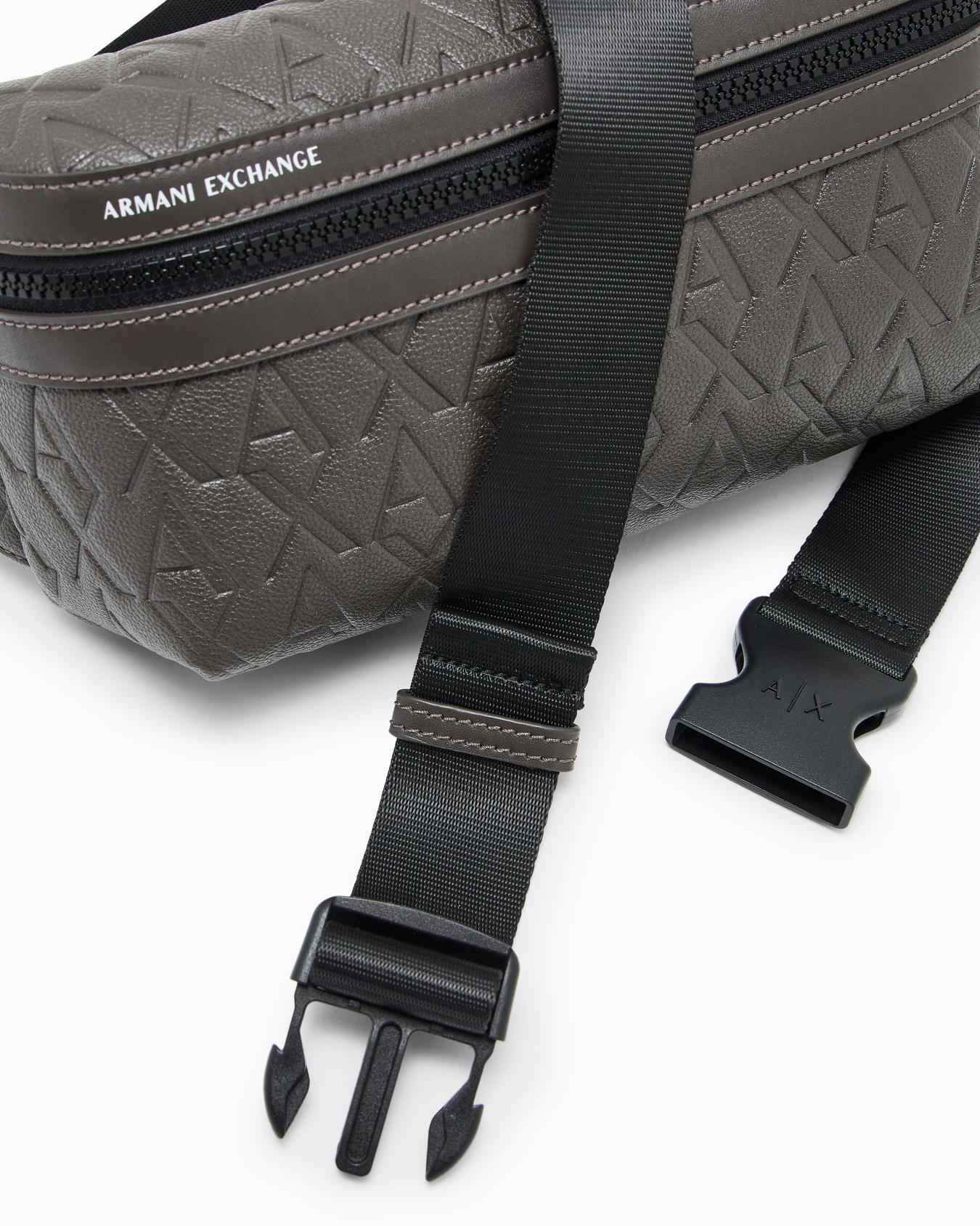 Smooth leather belt bag Slide 4