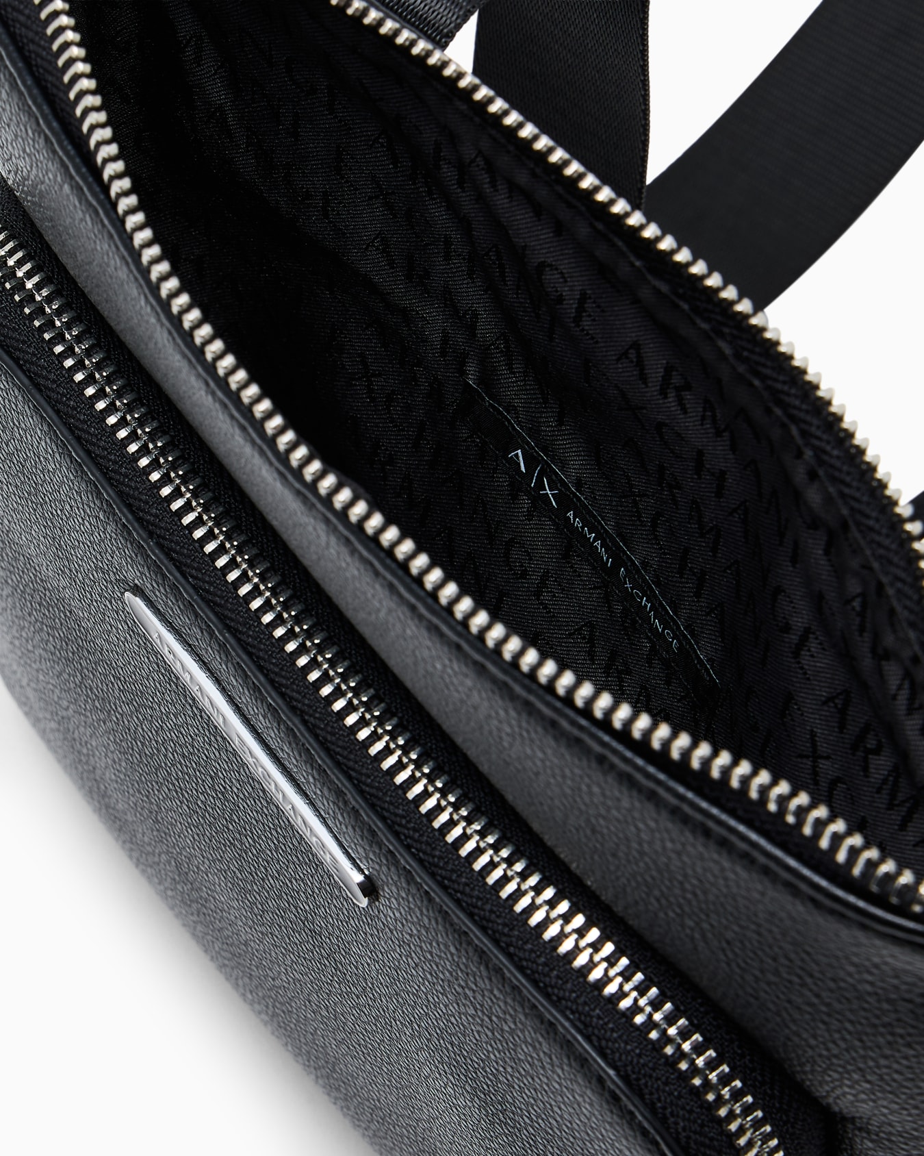 Flat shoulder bag Slide 3