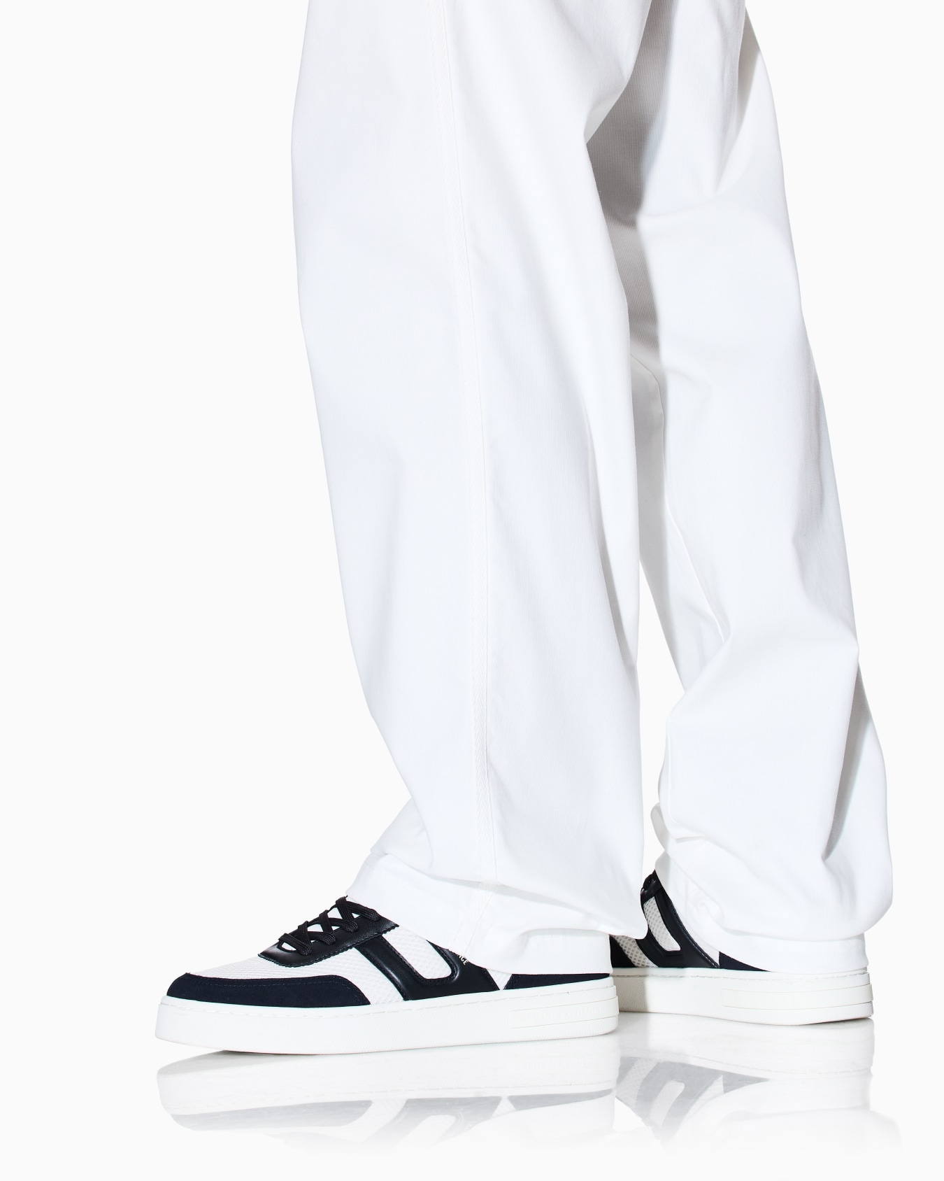Stretch cotton chinos Slide 4