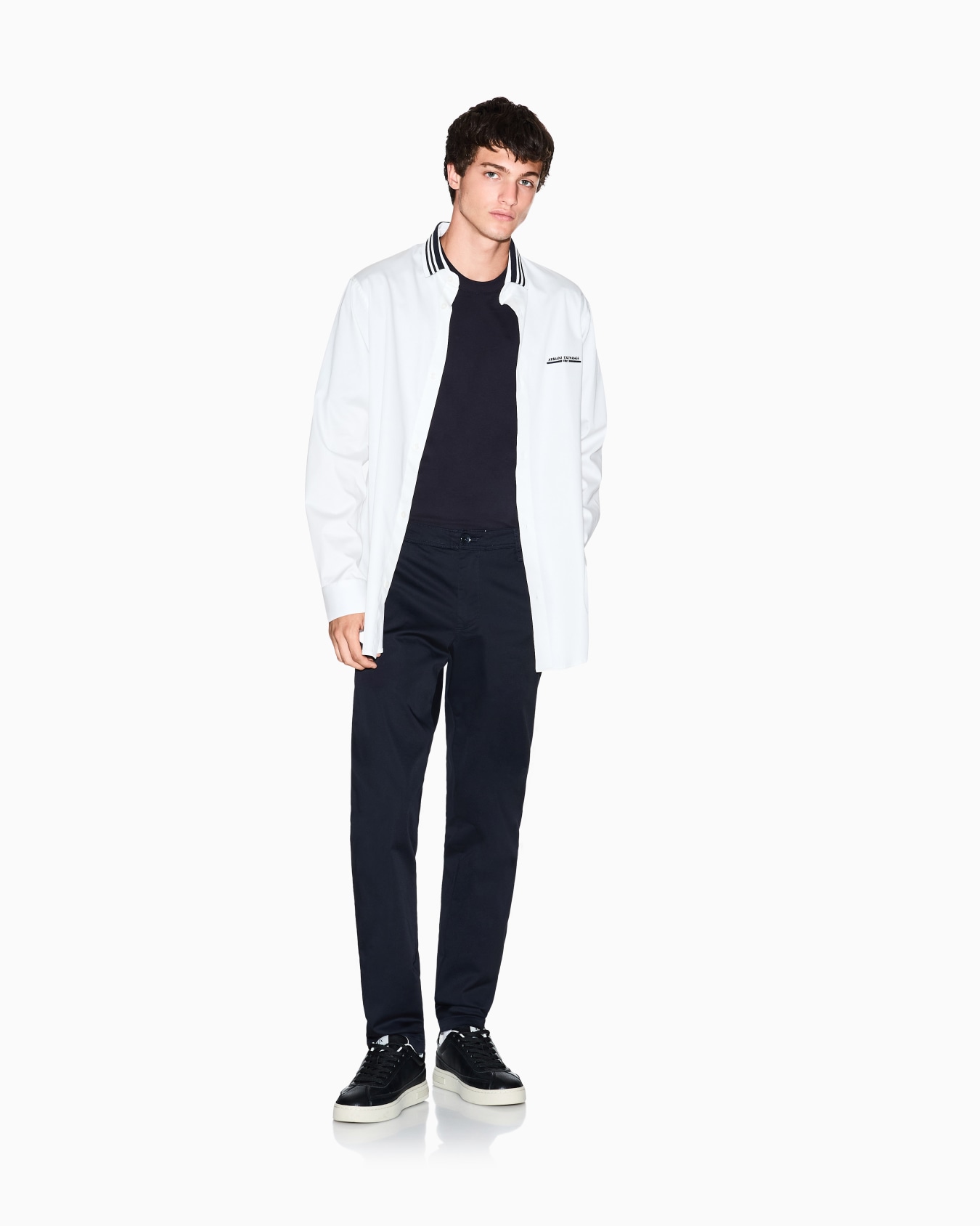 Regular fit shirt with contrasting piping Slide 1