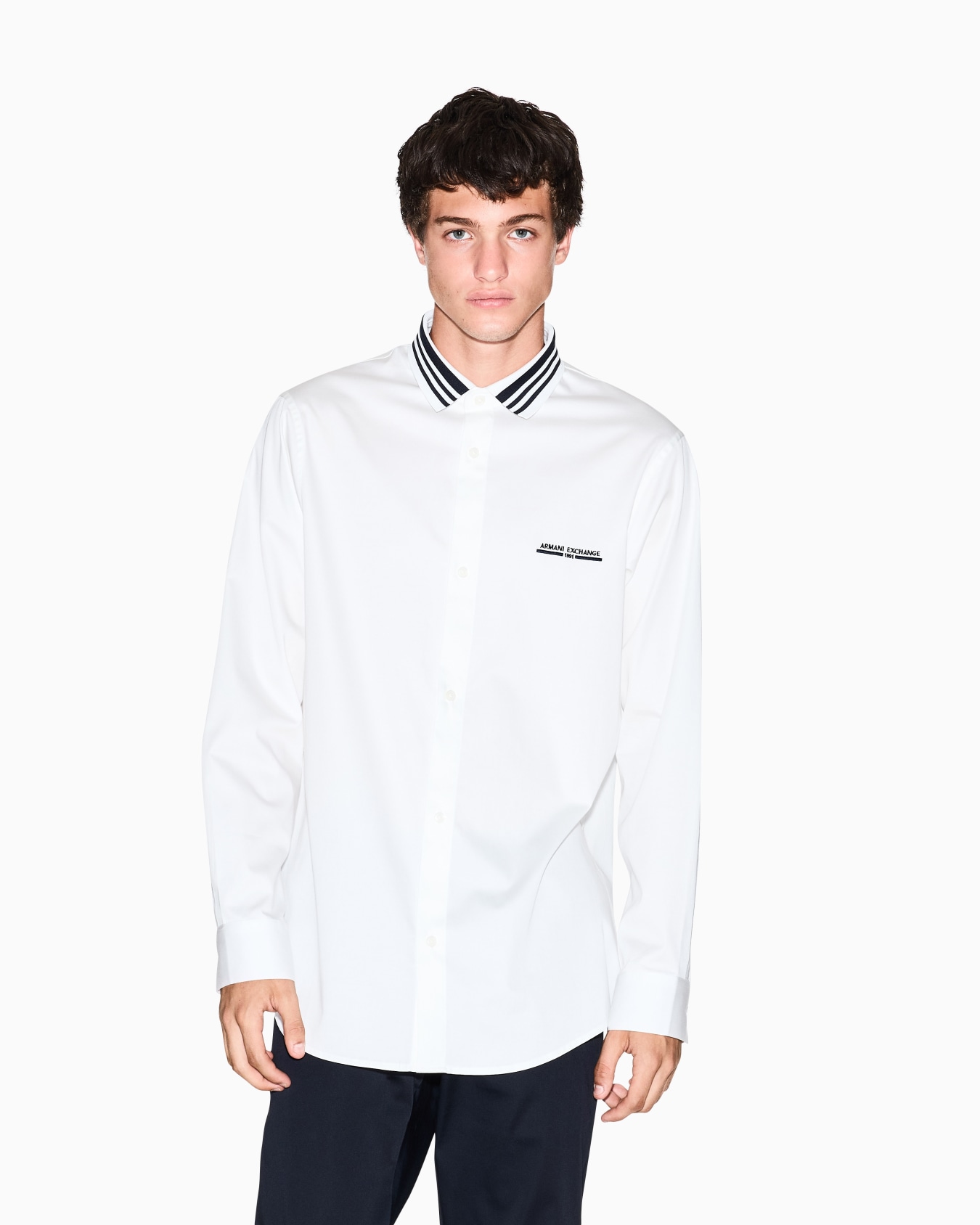 Regular fit shirt with contrasting piping Slide 3