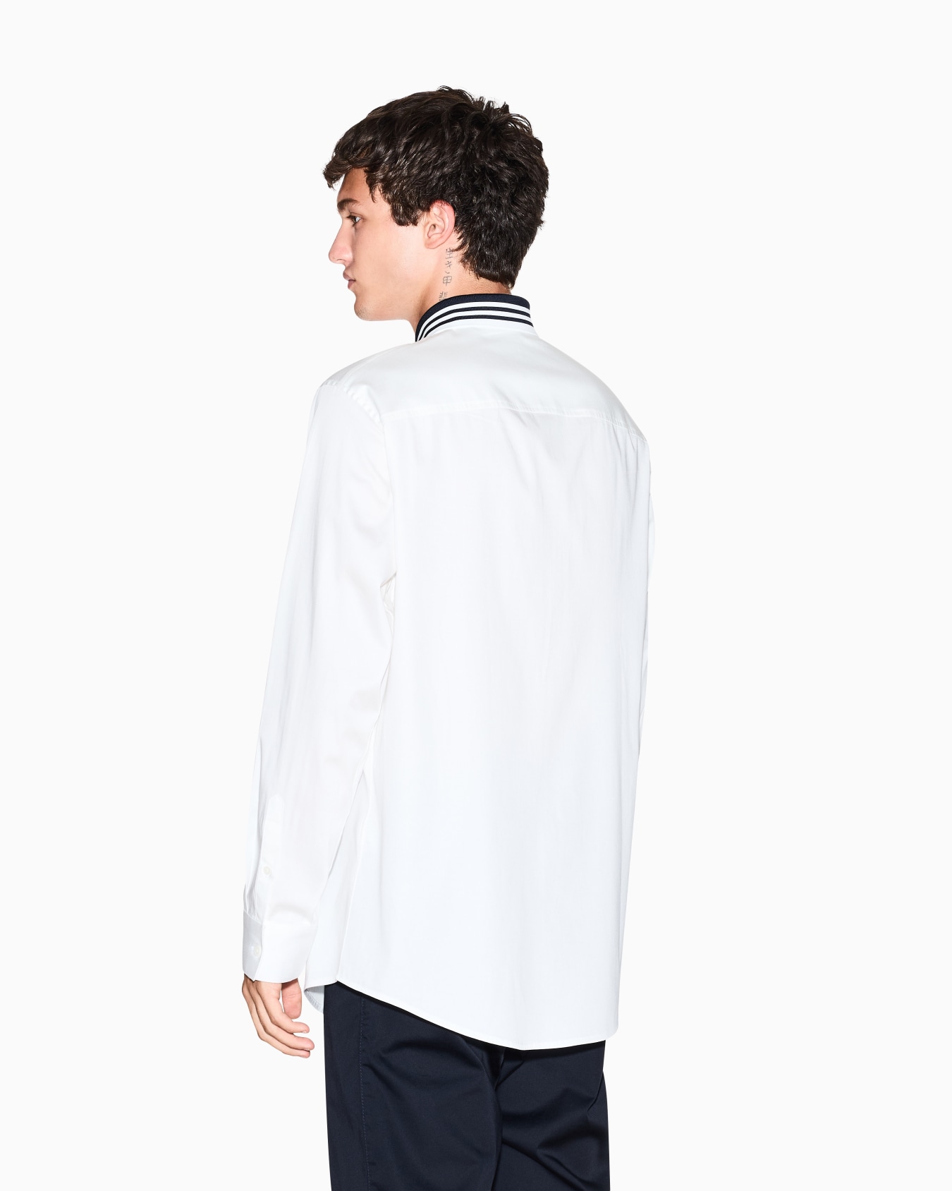 Regular fit shirt with contrasting piping Slide 2