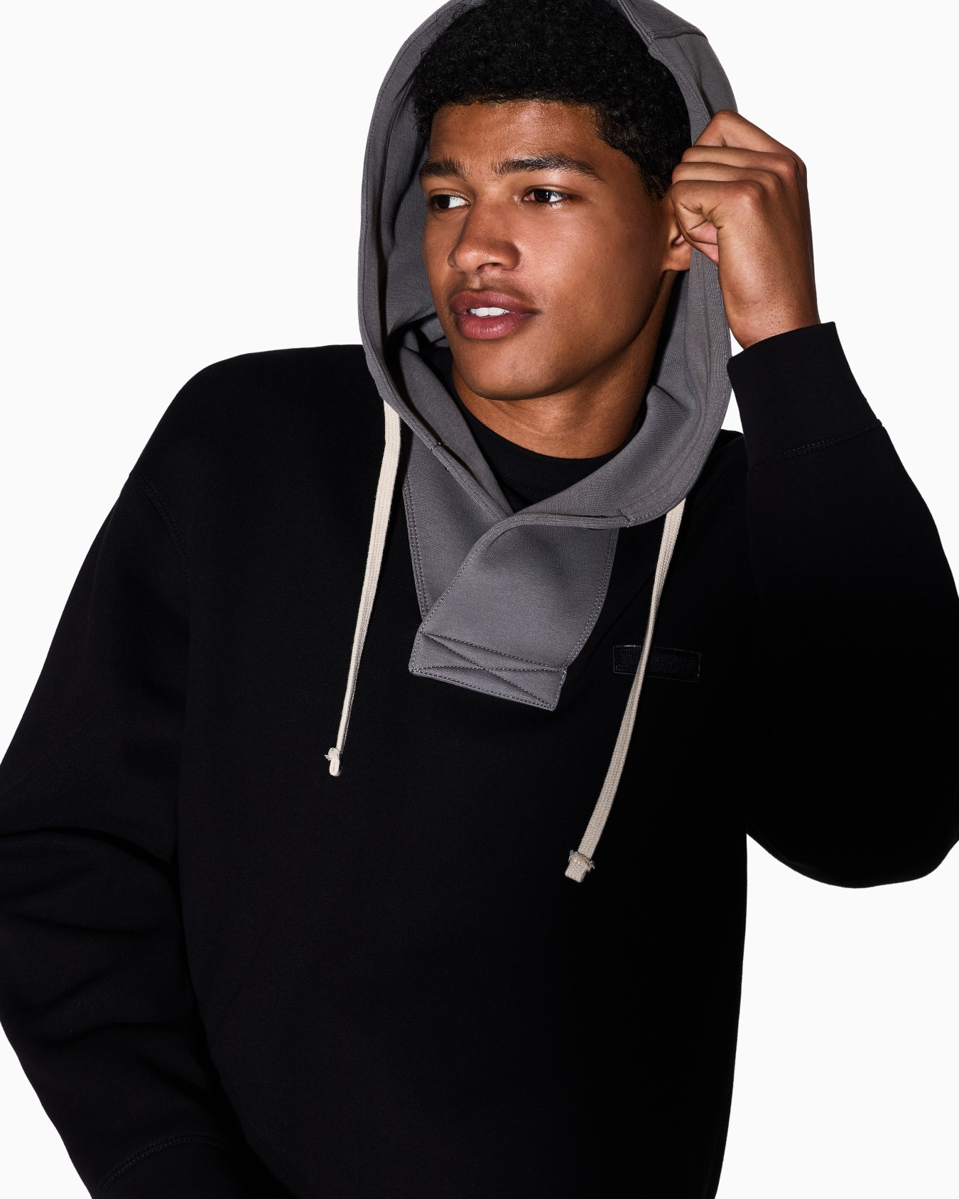 CONTRASTING TWO TONE HOODED LOGO SWEATSHIRT Slide 4