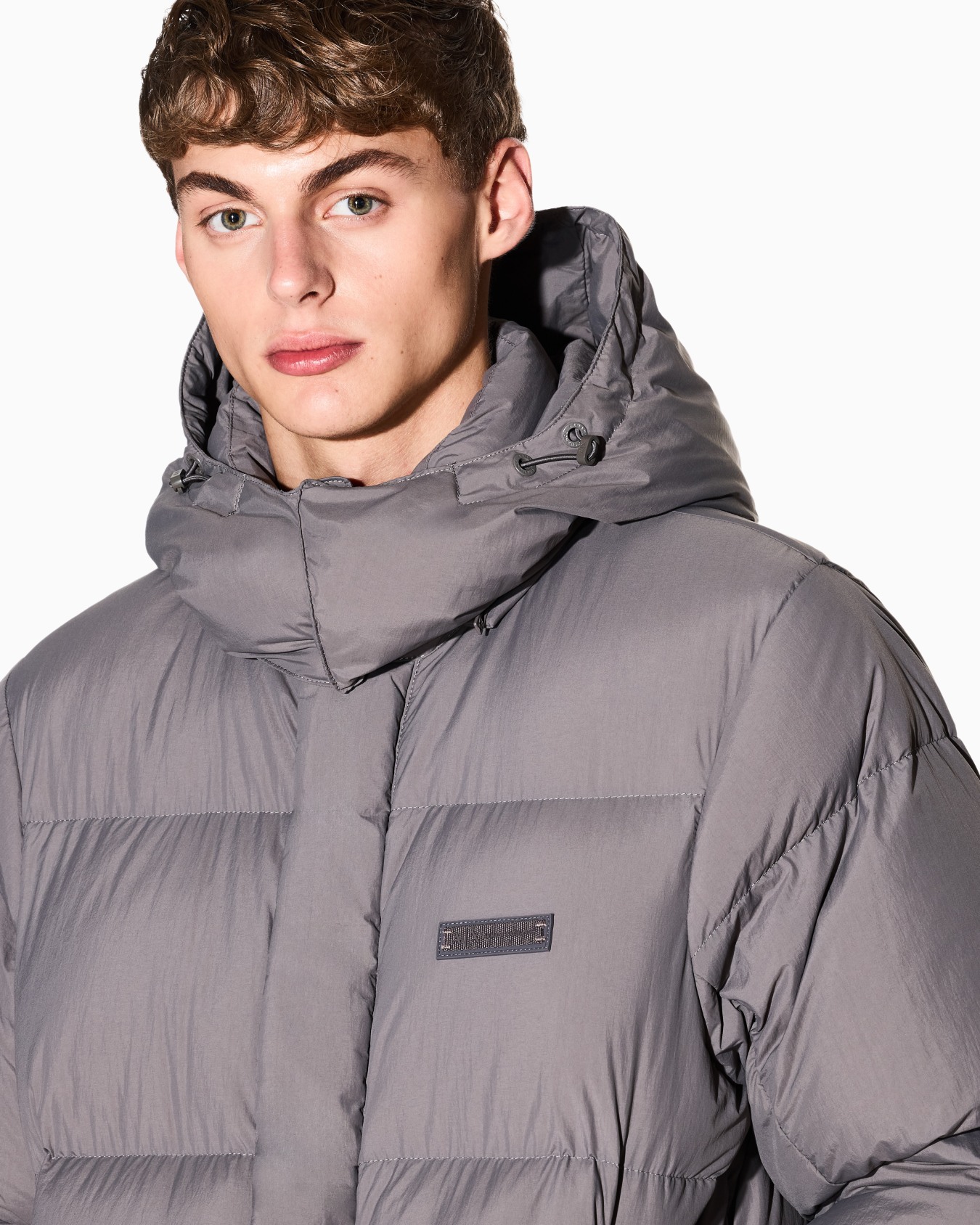 Quilted down jacket with hood Slide 4