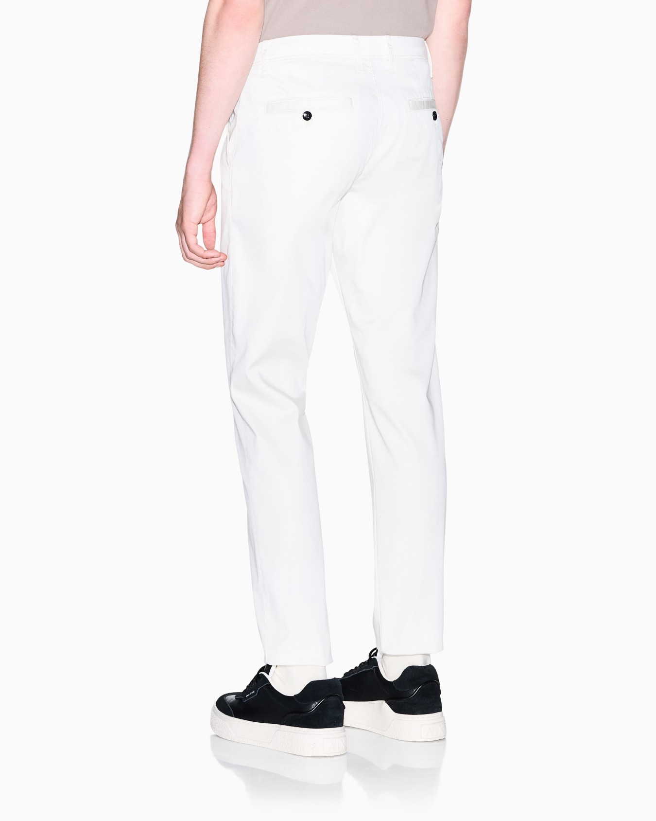 Stretch chinos in cotton satin  Slide 3