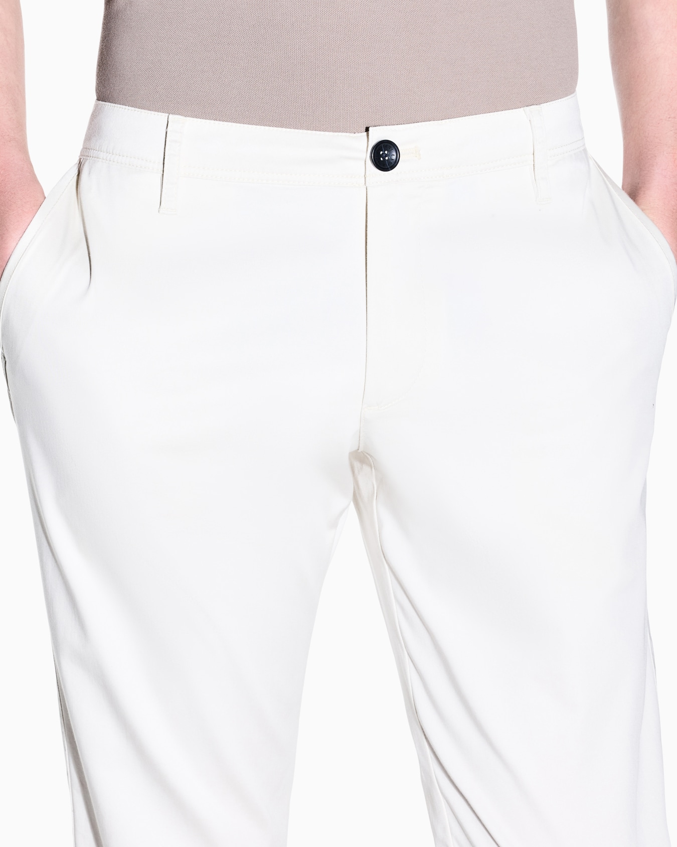 Stretch chinos in cotton satin  Slide 4
