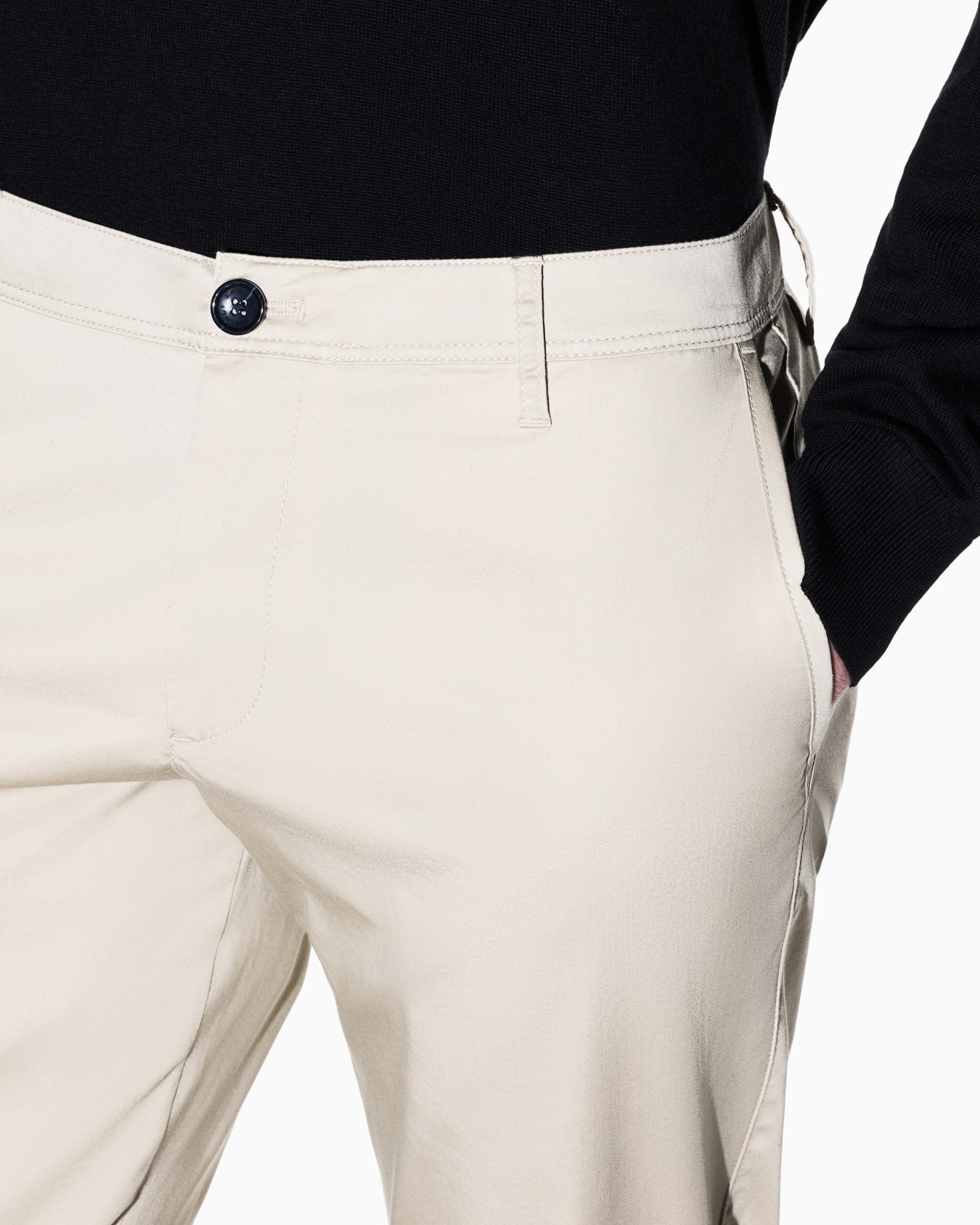 Stretch chinos in cotton satin  Slide 4