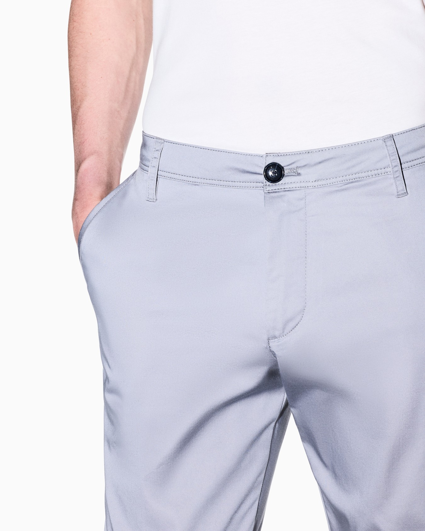 Stretch chinos in cotton satin  Slide 4