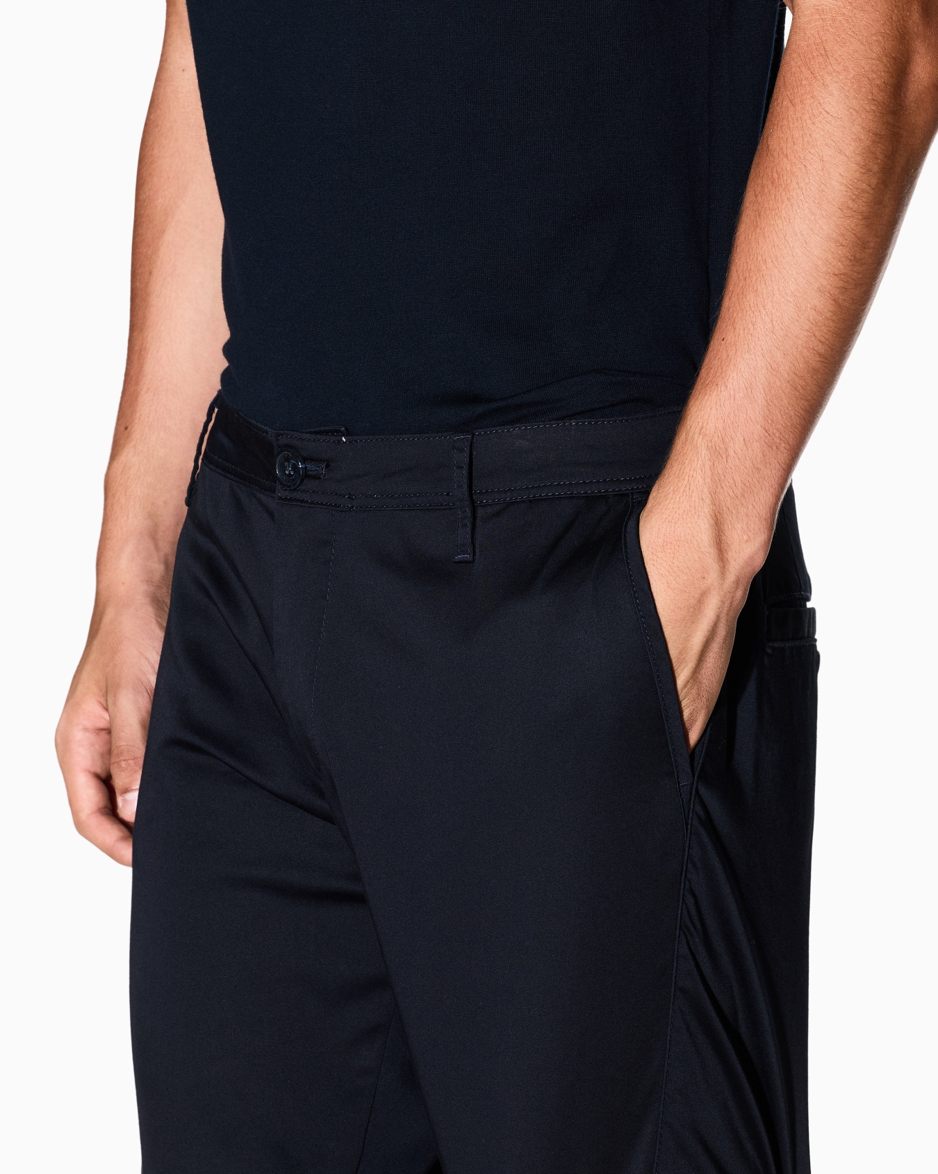 Stretch chinos in cotton satin  Slide 4