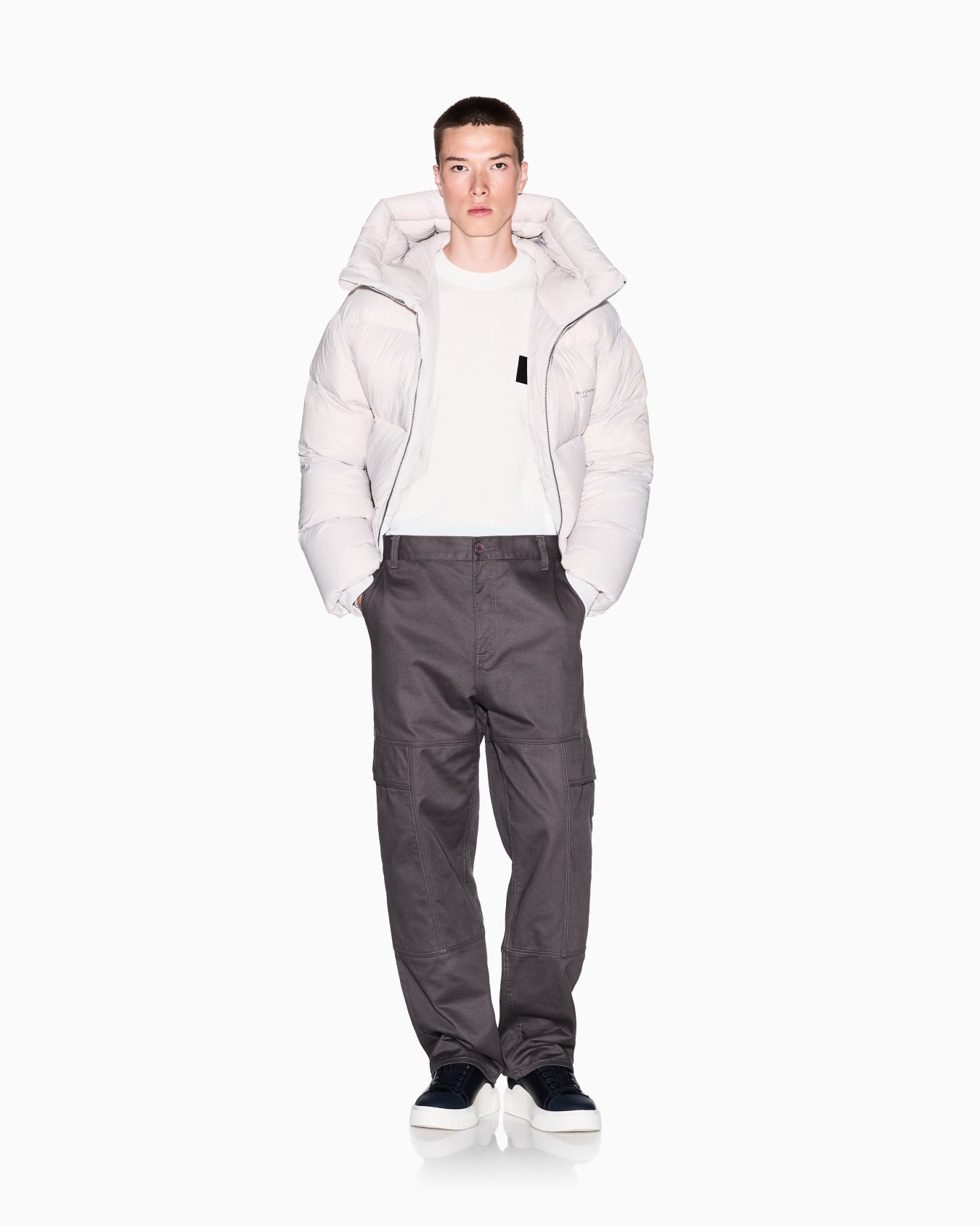 Cotton twill cargo pants Slide 1