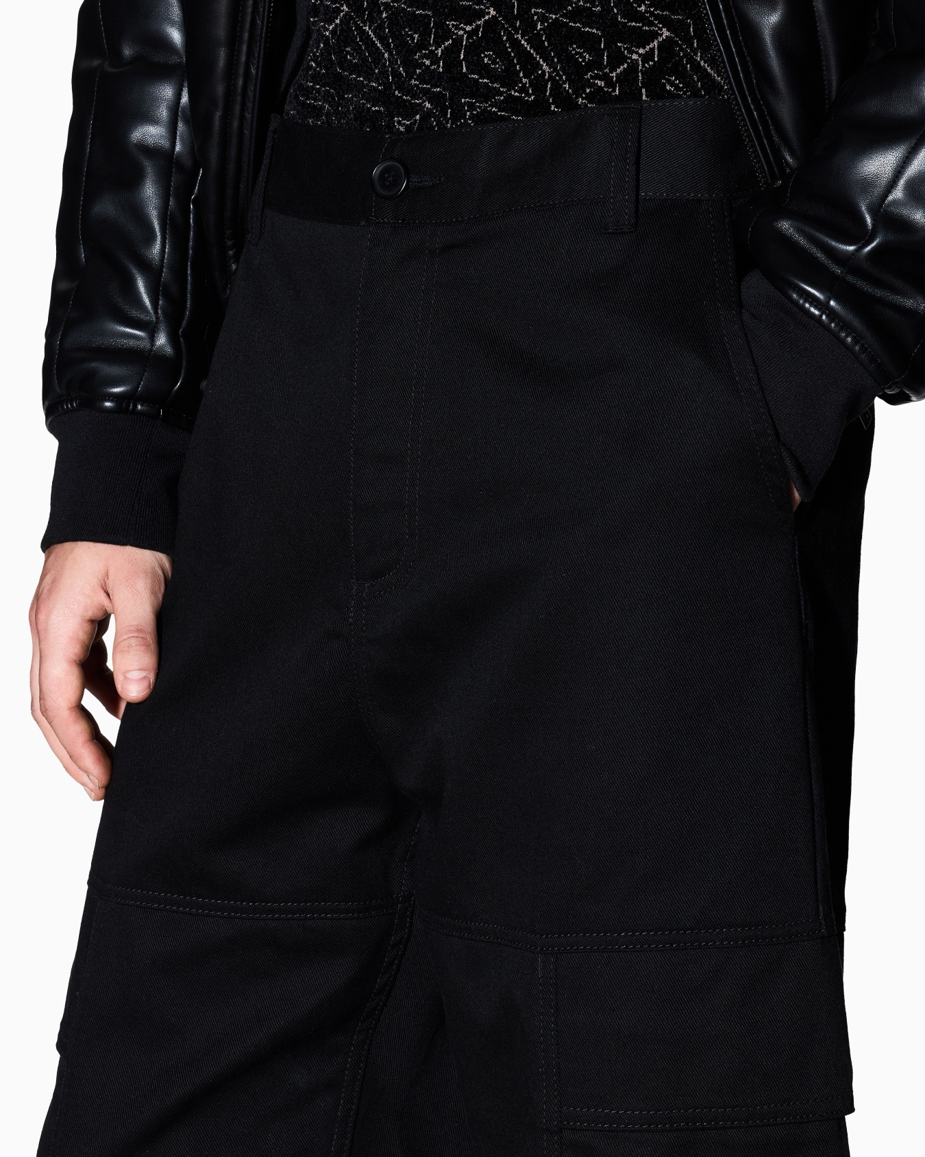 Cotton twill cargo pants Slide 4