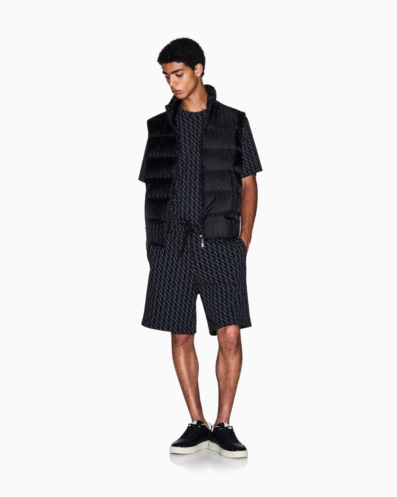 T-shirt regular fit in jersey di cotone basic Slide 1