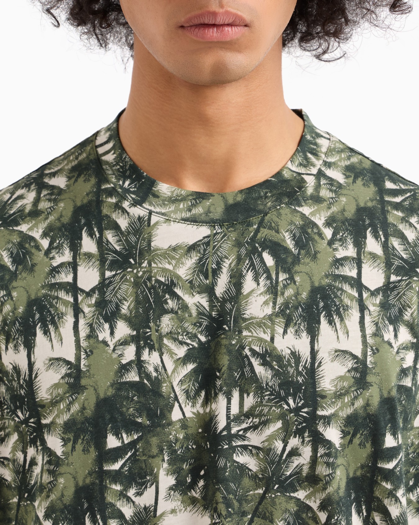 Regular fit palm tree patterned t-shirt Slide 4