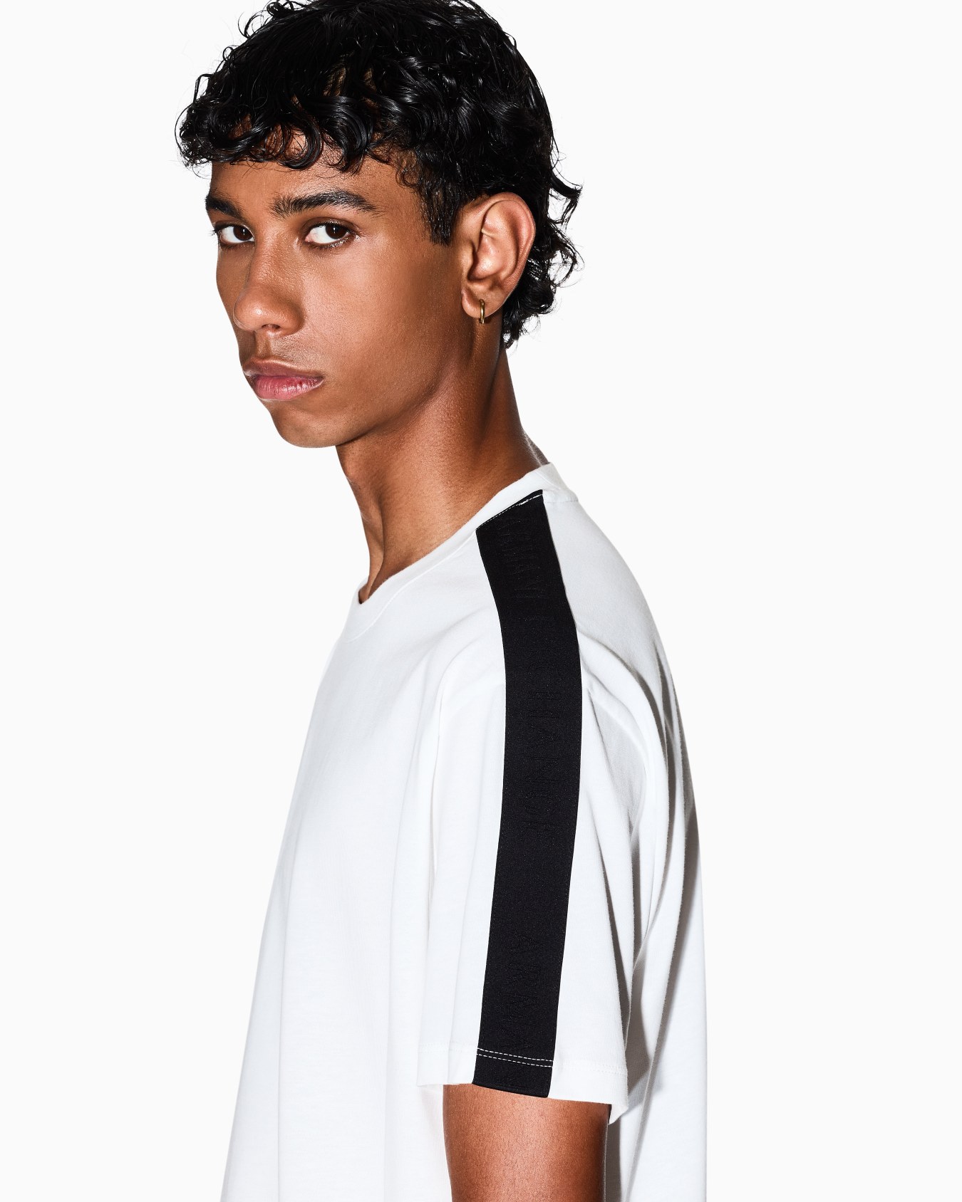 ロゴテープ 半袖クルーネックTシャツ スライドする 4