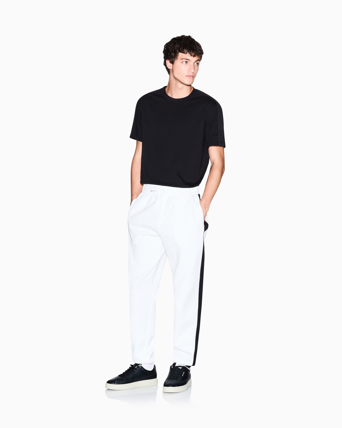Contrasting regular fit tape t-shirt Slide 1