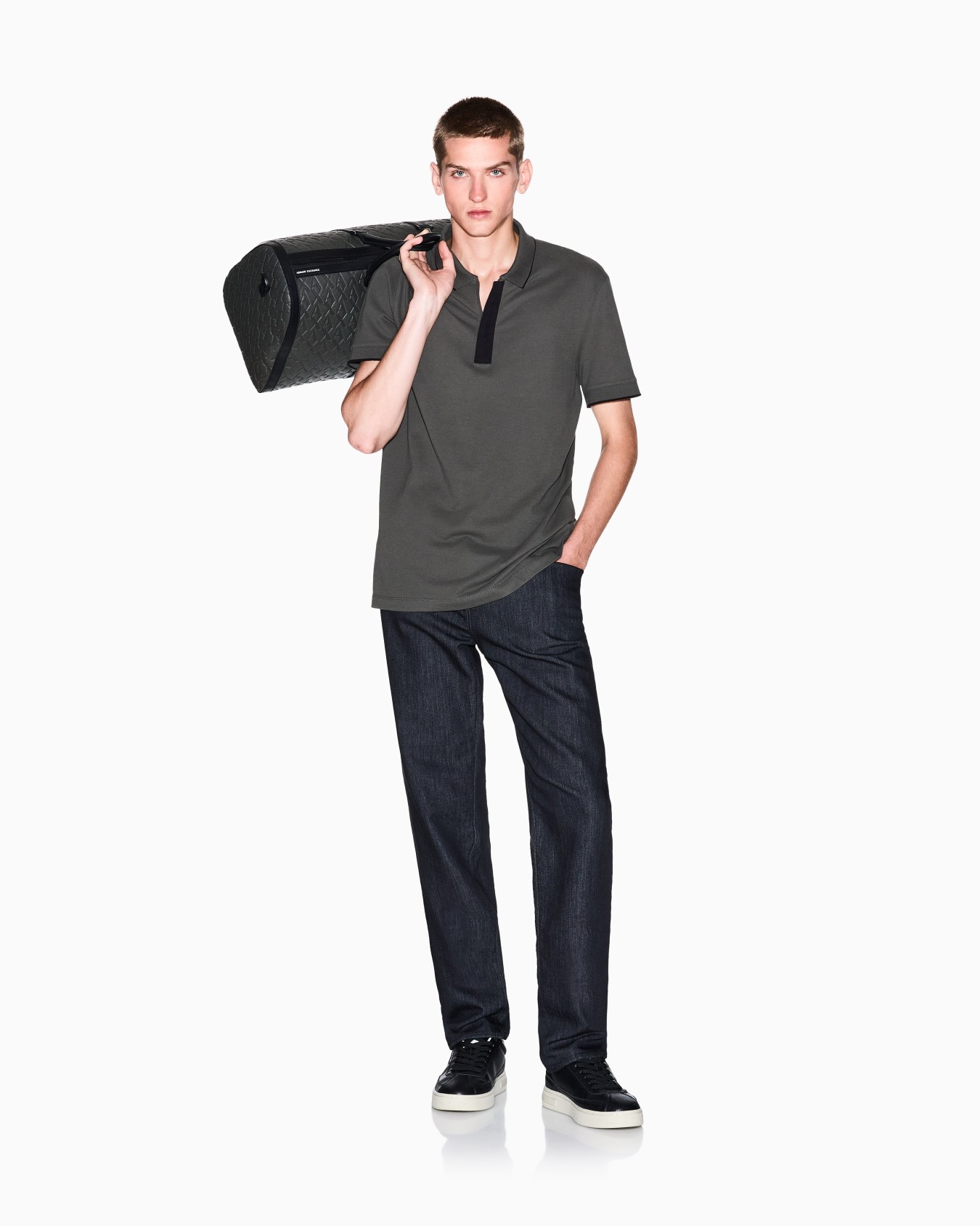 Slim Fit Polo mit Knopfeinsatz Folie 1