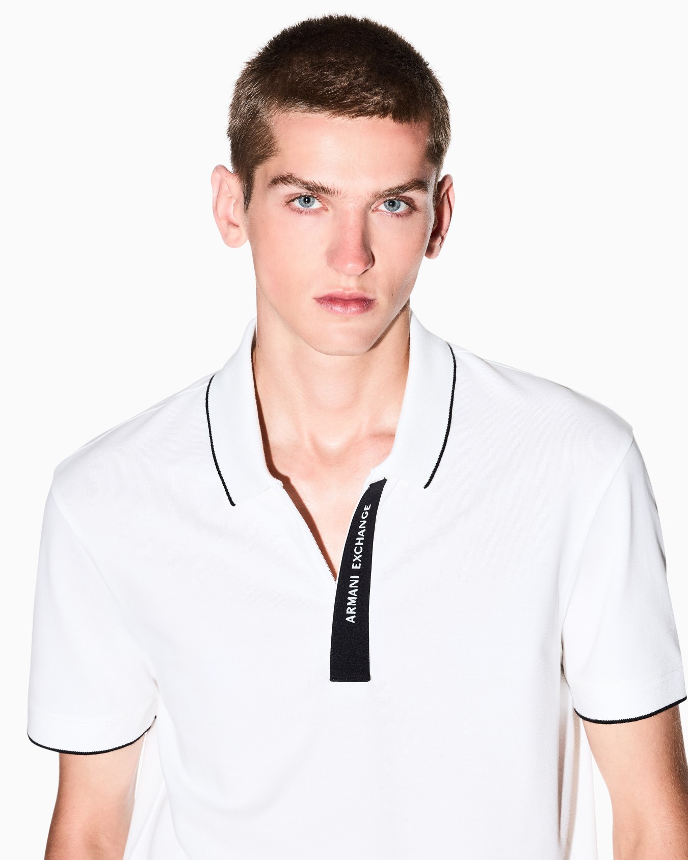 Polo de corte regular con logotipo Diapositiva 6