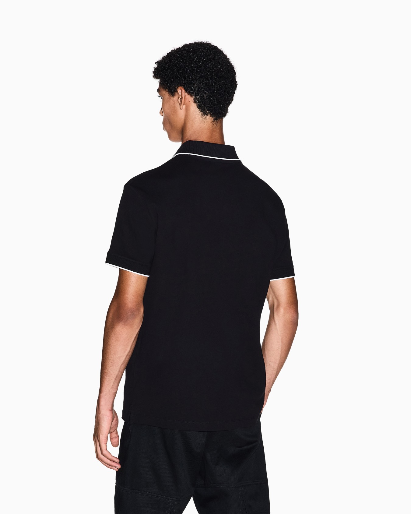 Polo de corte regular con logotipo Diapositiva 5