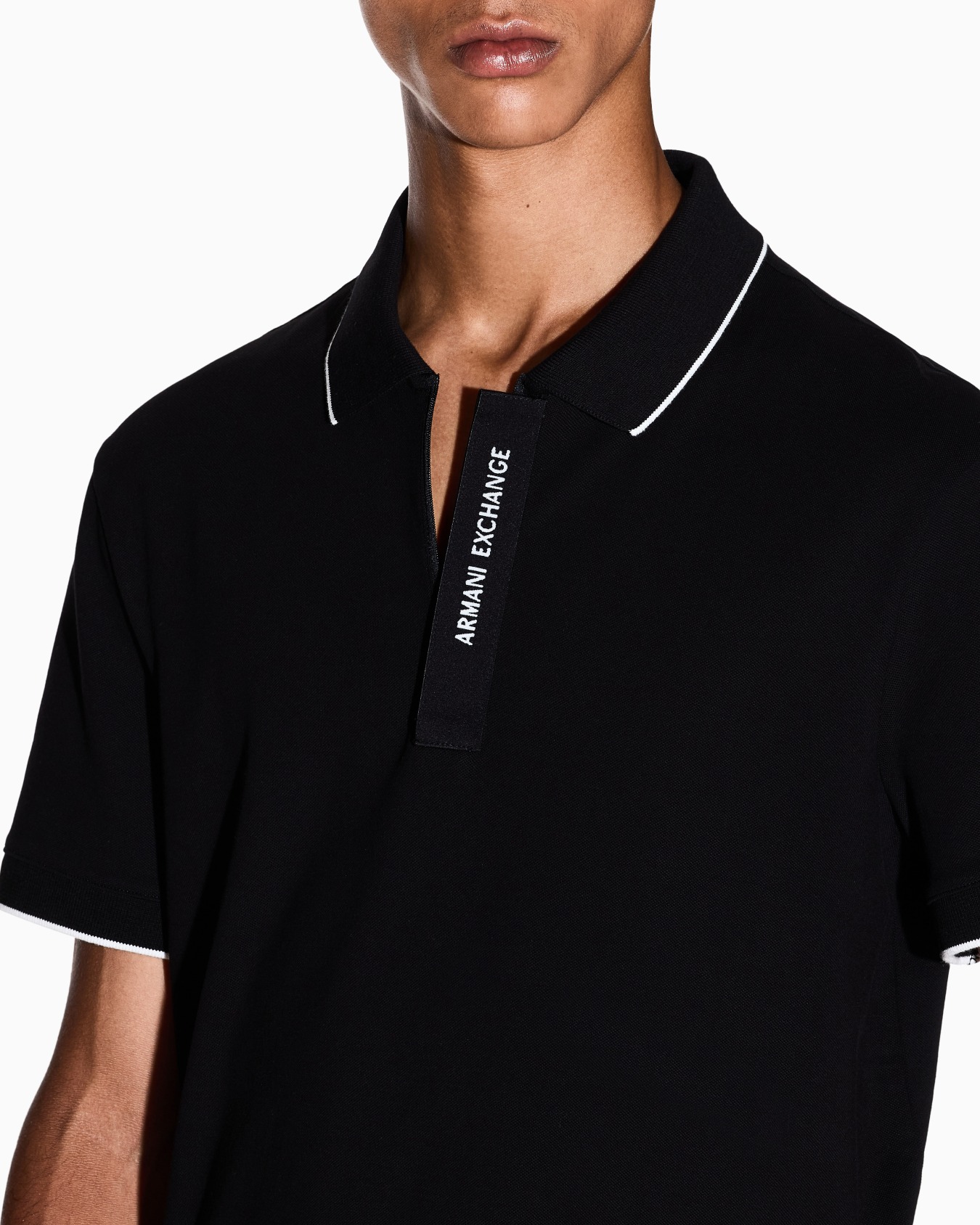 Polo de corte regular con logotipo Diapositiva 6