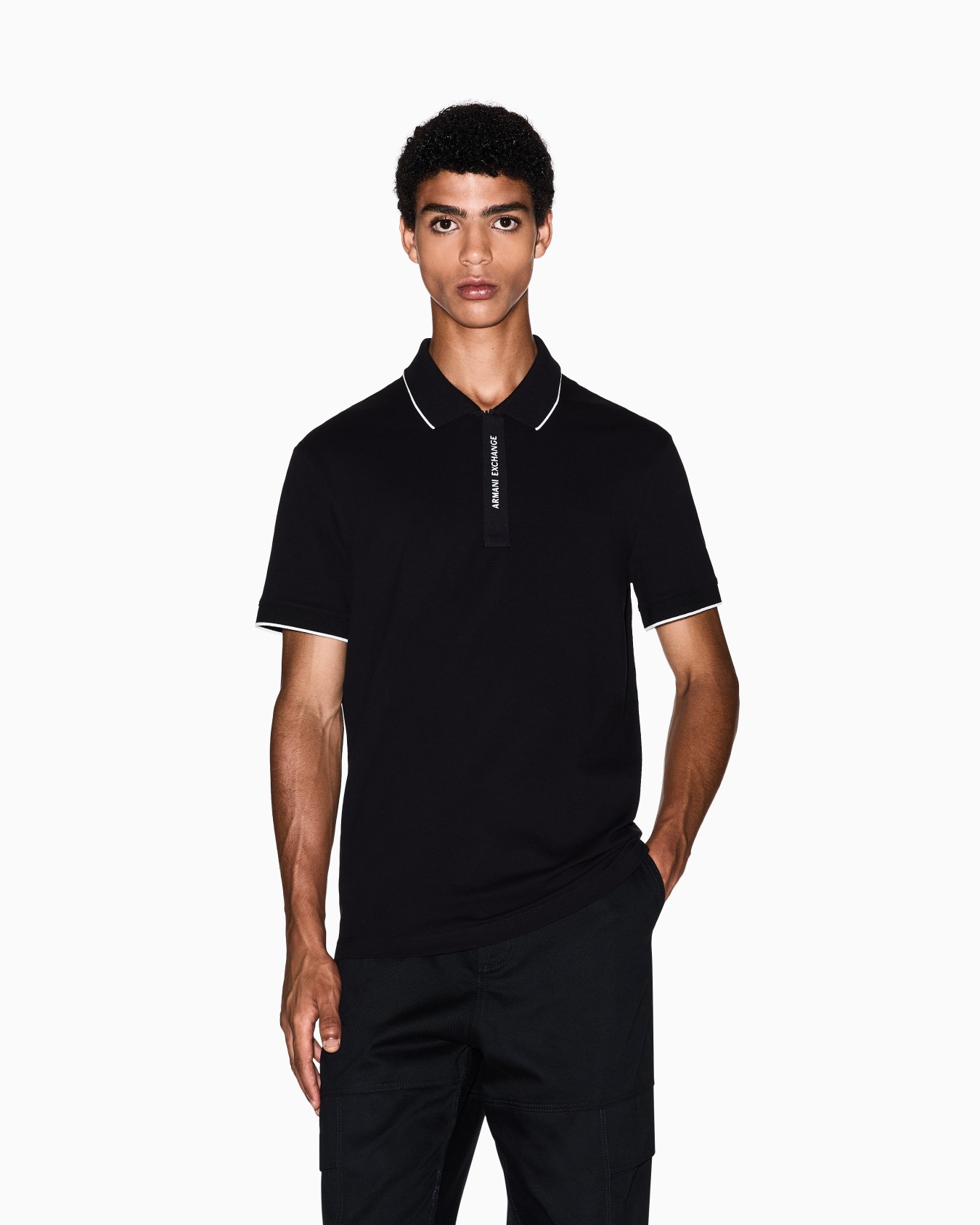 Polo de corte regular con logotipo Diapositiva 3