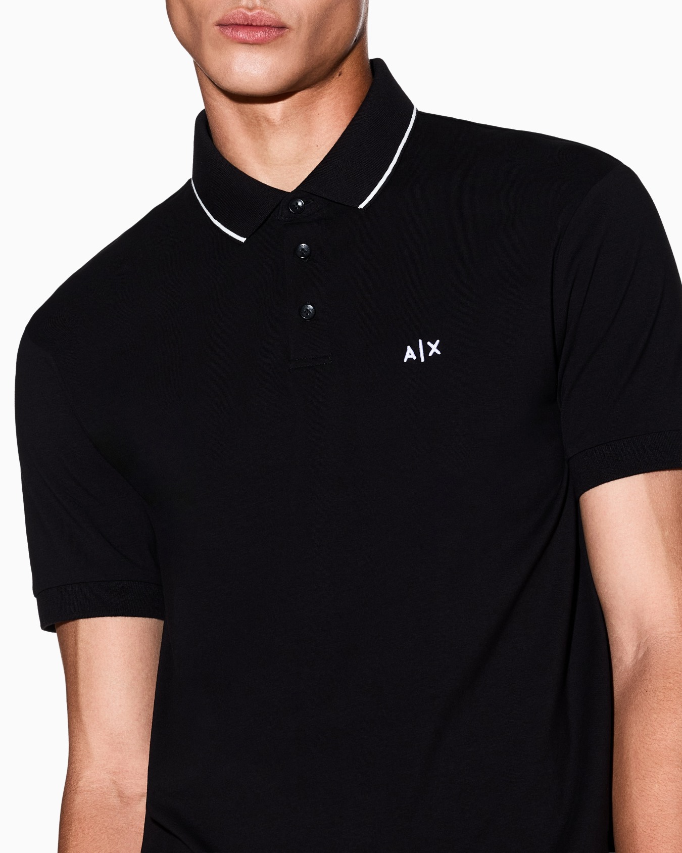 Polo de corte entallado con logotipo y ribete. Diapositiva 6